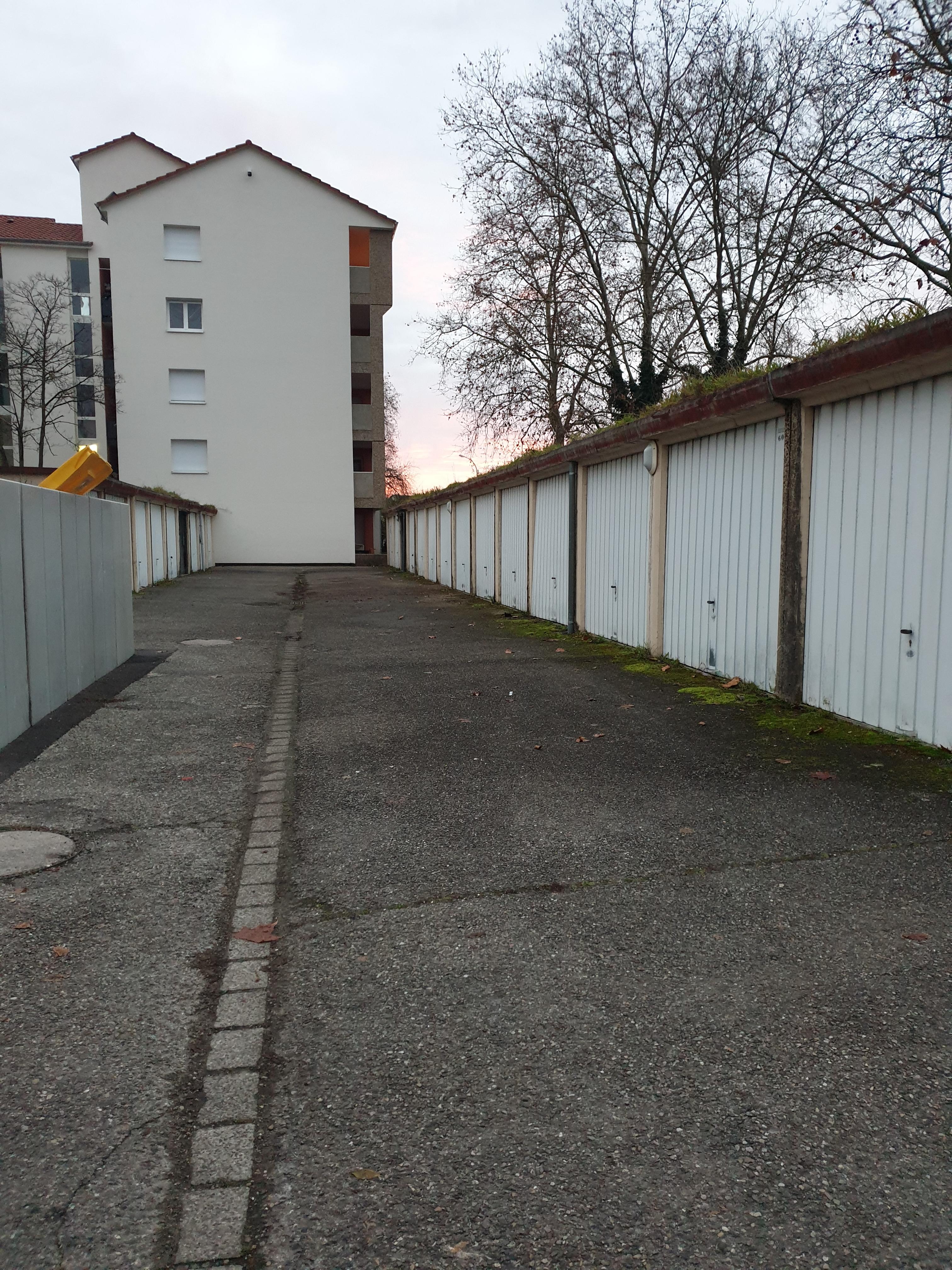 Box fermé sécurisé / Parking