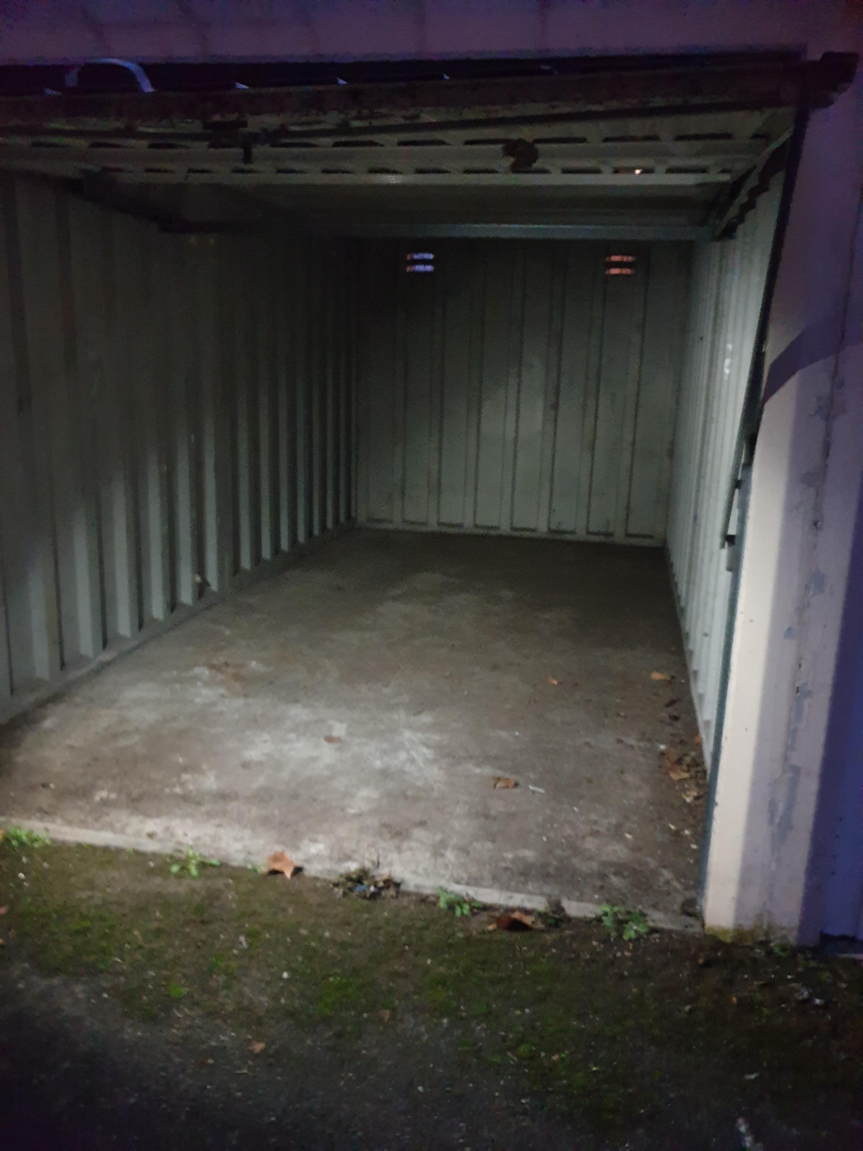 Box fermé sécurisé / Parking
