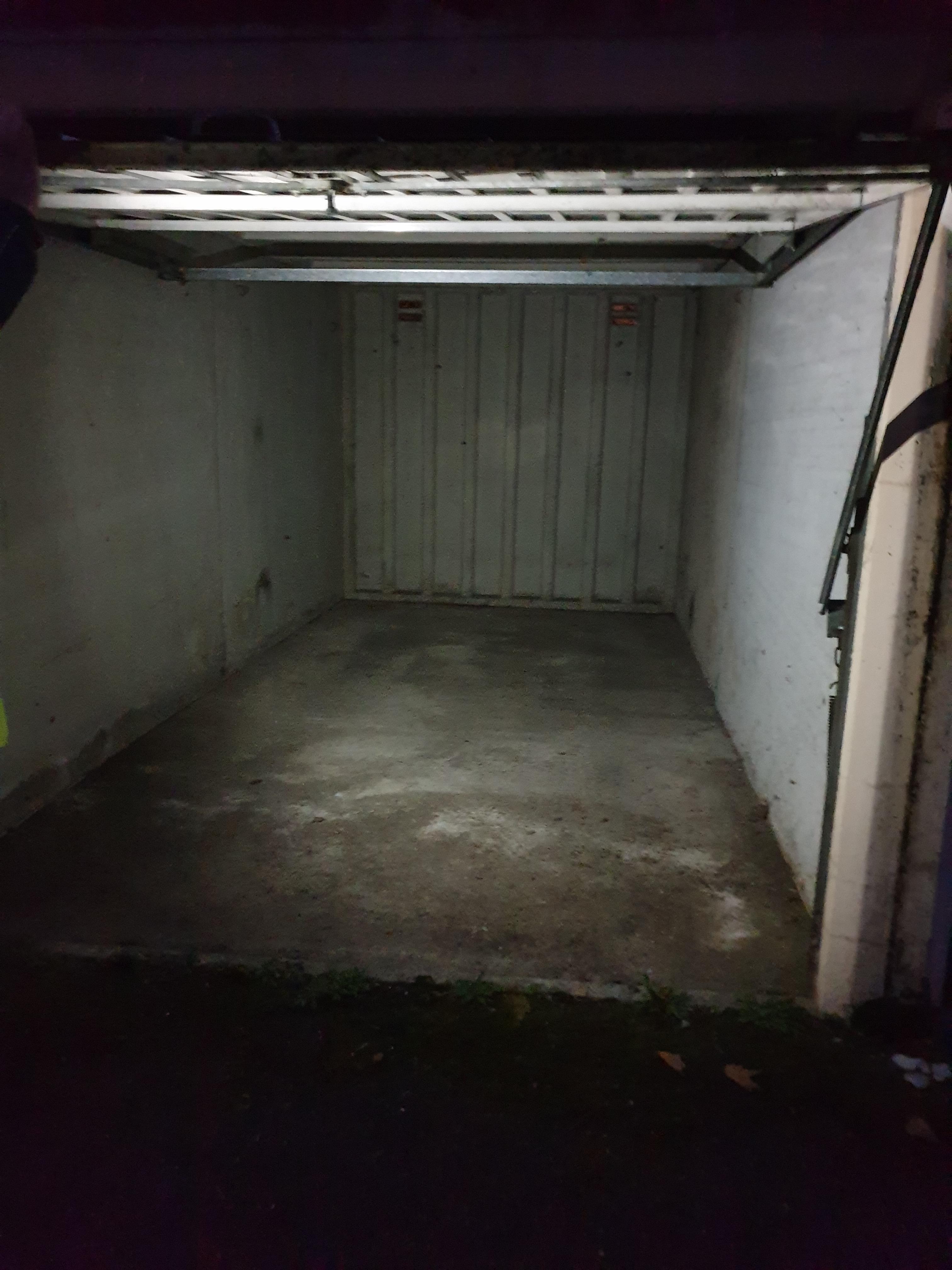 Box fermé sécurisé / Parking