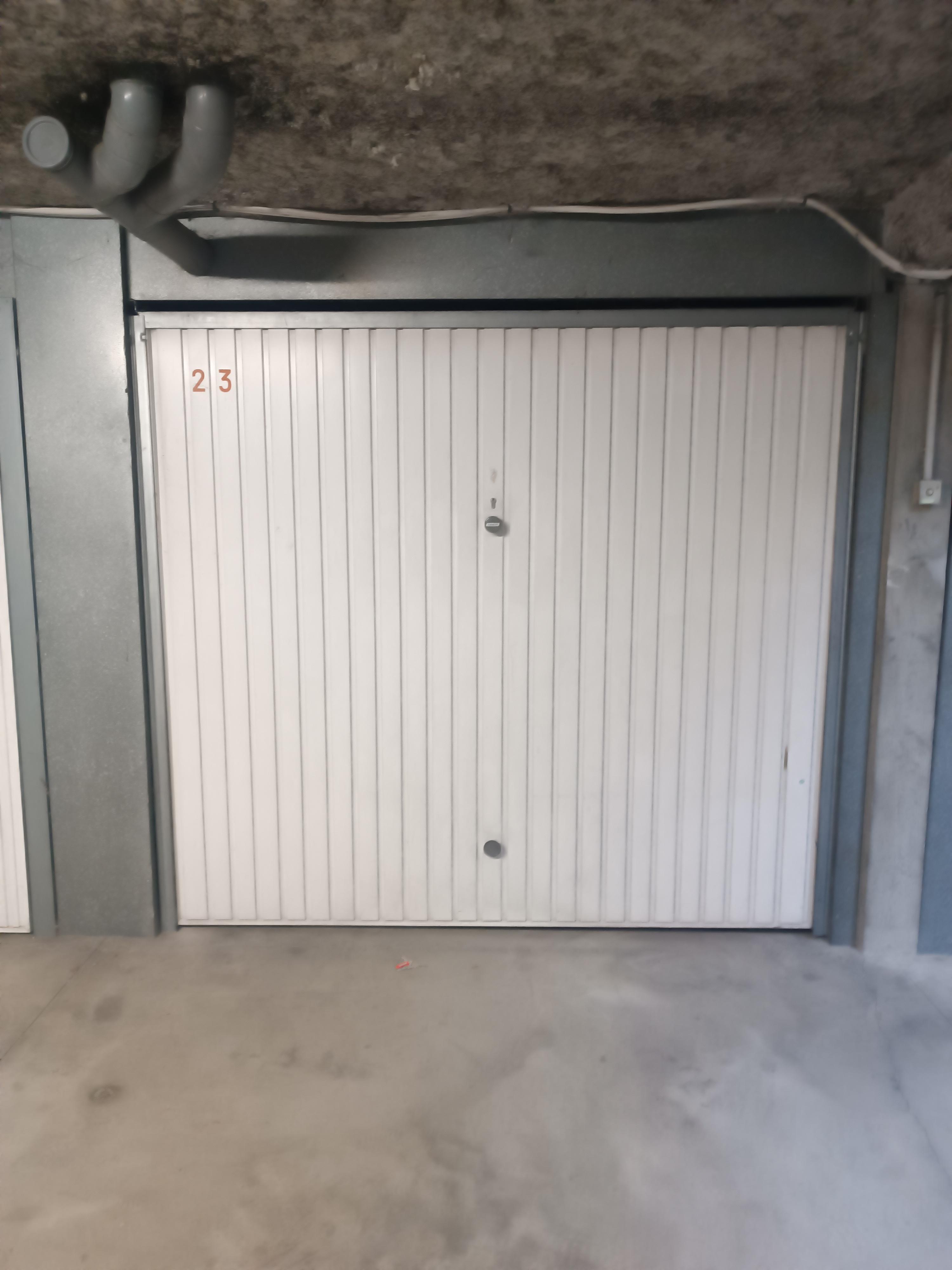 INTRA - Garage sécurisé à louer pour stationnement