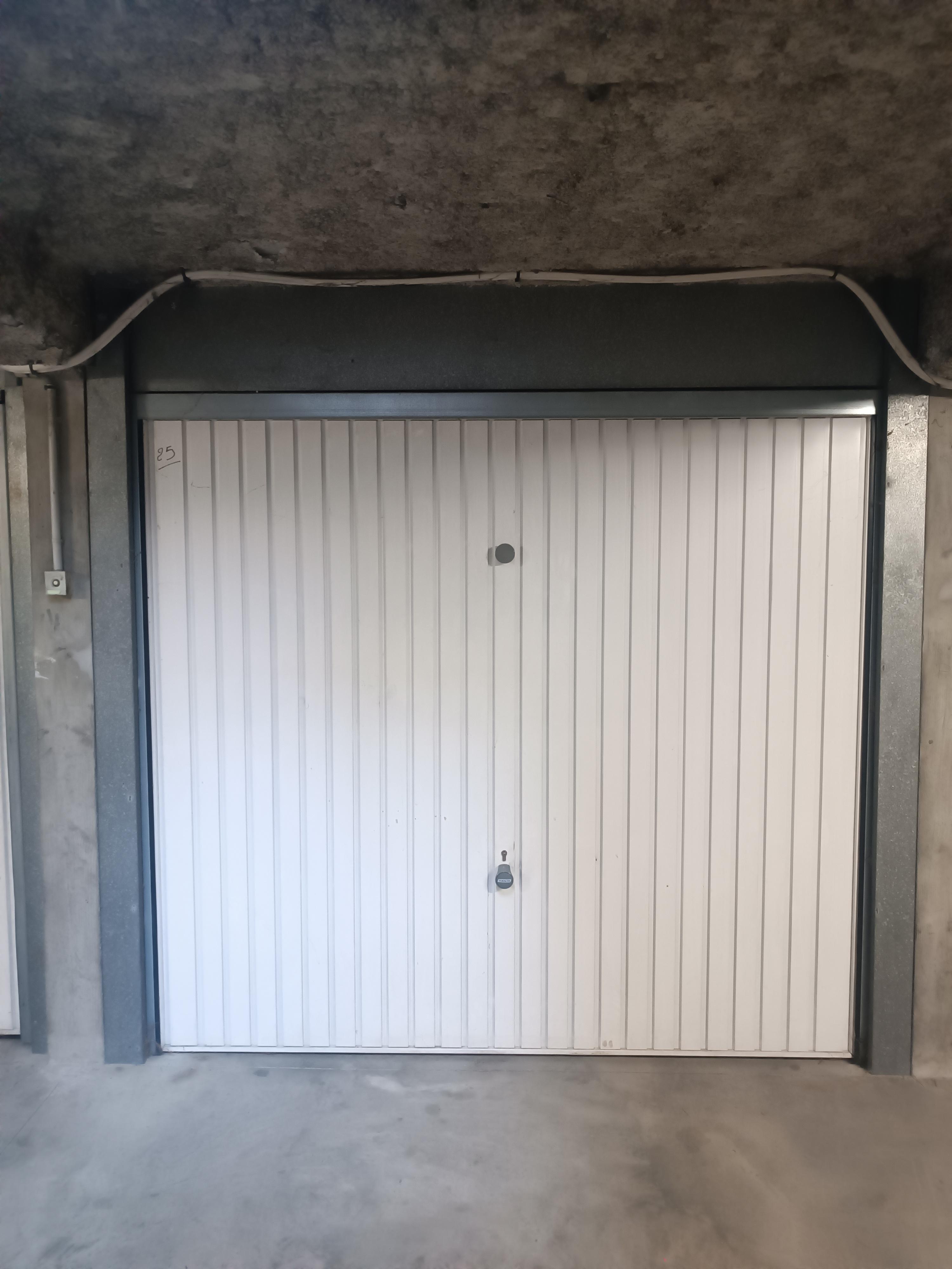 INTRA - Garage sécurisé à louer pour stationnement