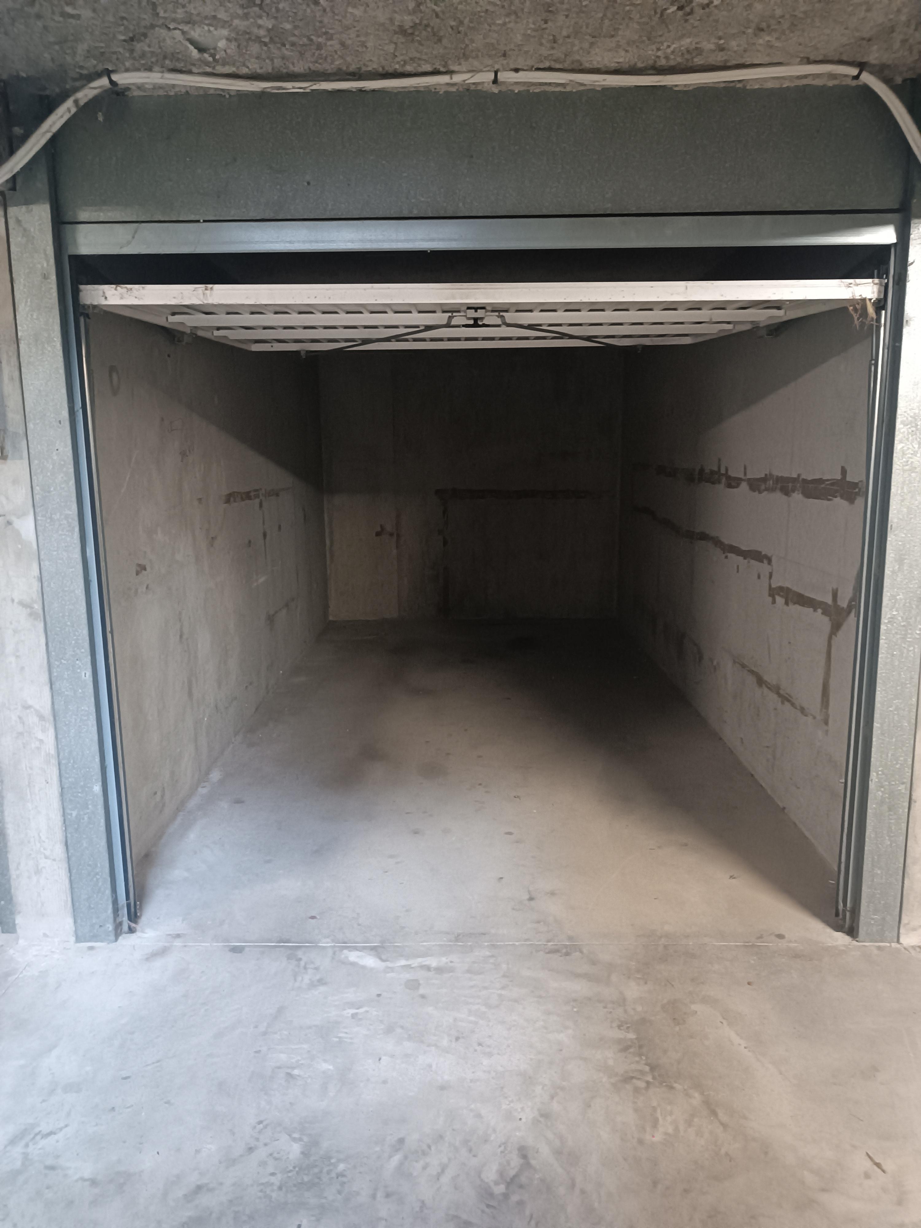 INTRA - Garage sécurisé à louer pour stationnement