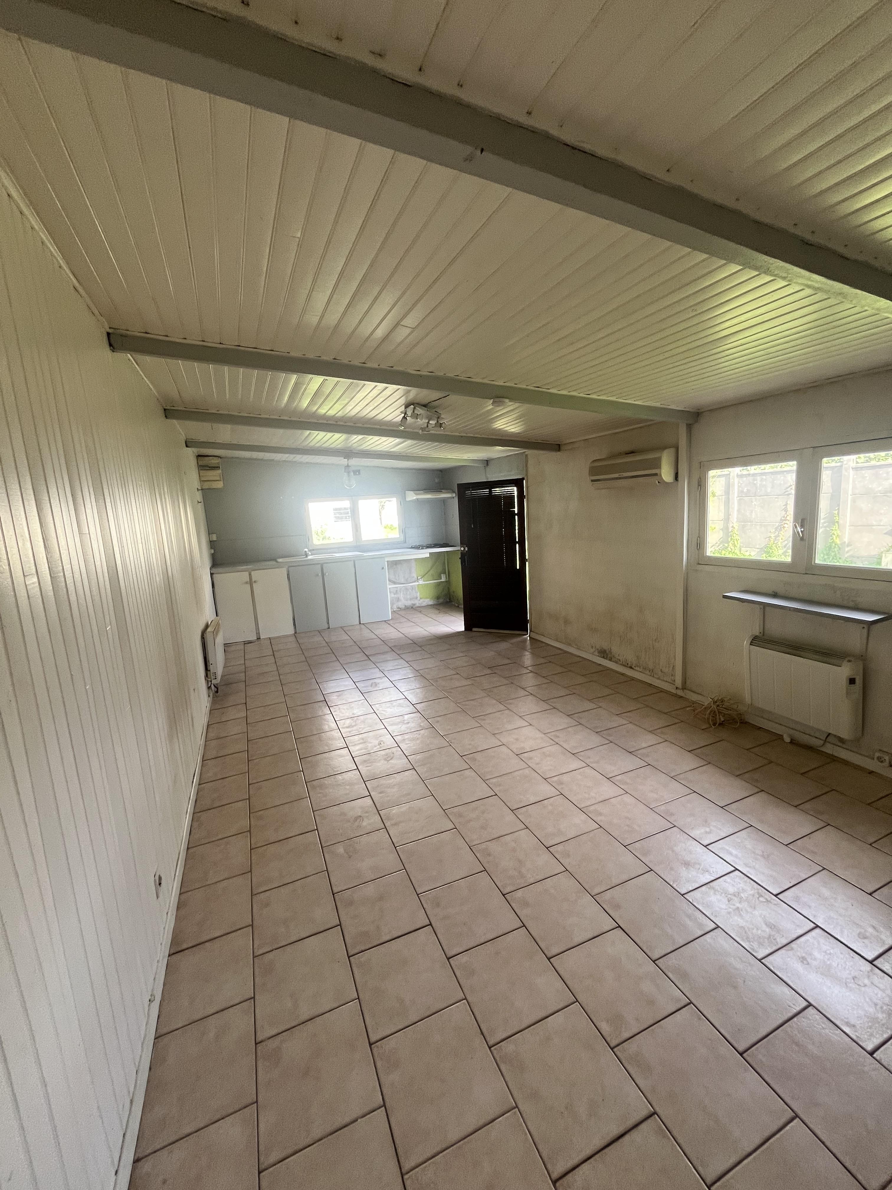Local sécurisée de 30 m² – stockage privé