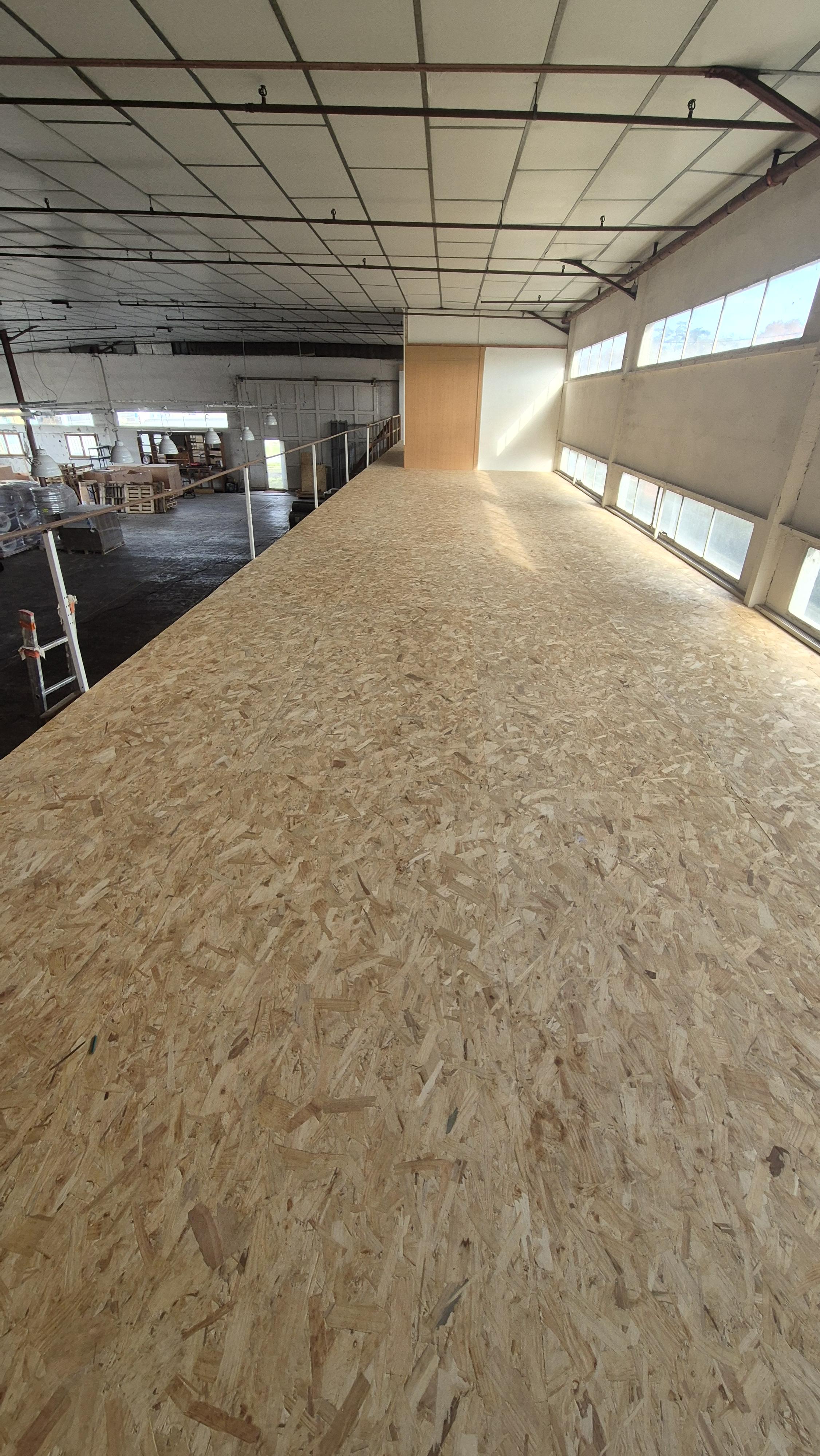 117M2 de mezzanine dans local sécurisé par alarme