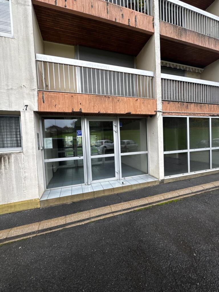 📦 À LOUER – Espaces de stockage sécurisées