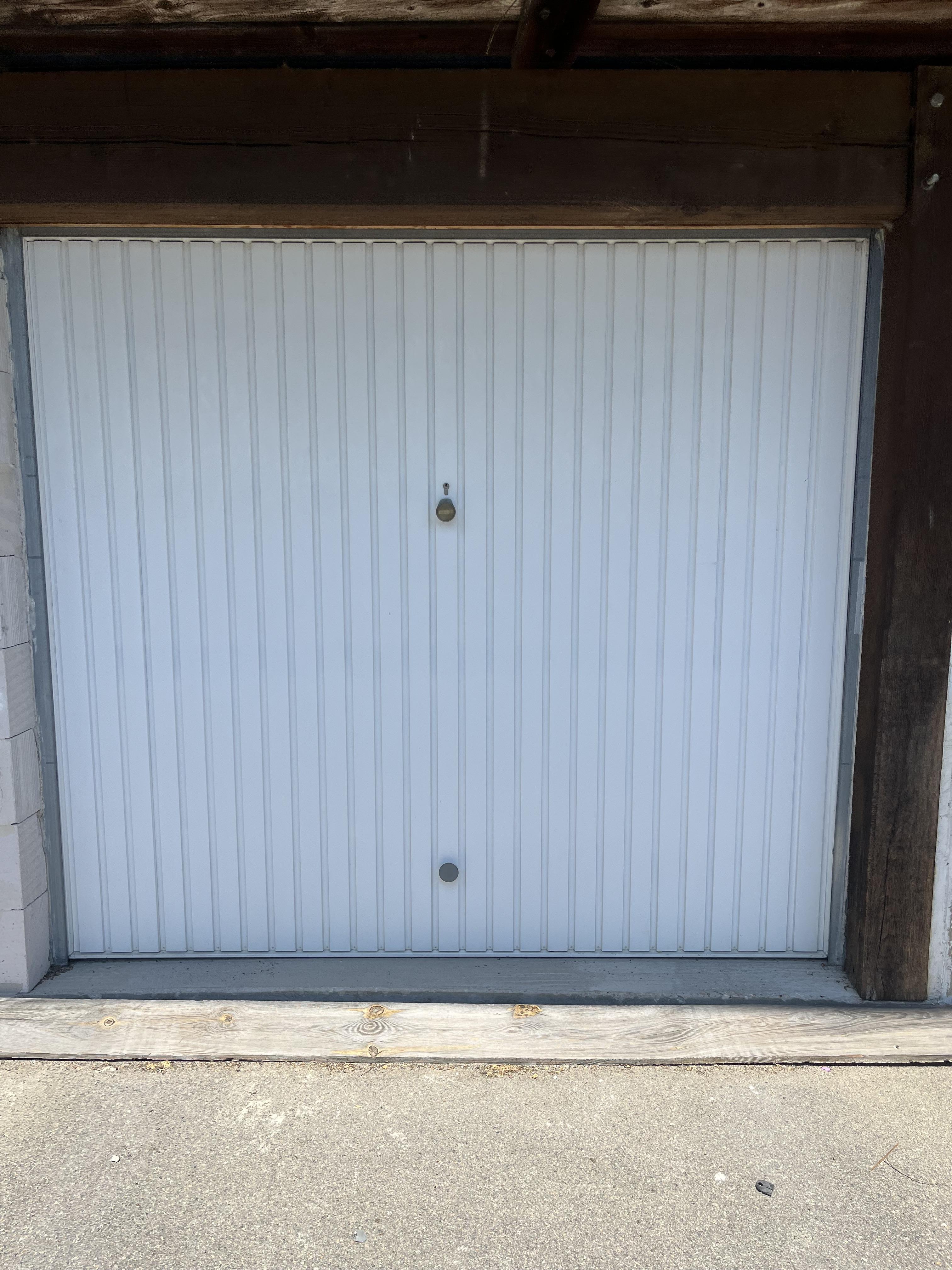 Grand Box de stockage / Parking - Sécurisé