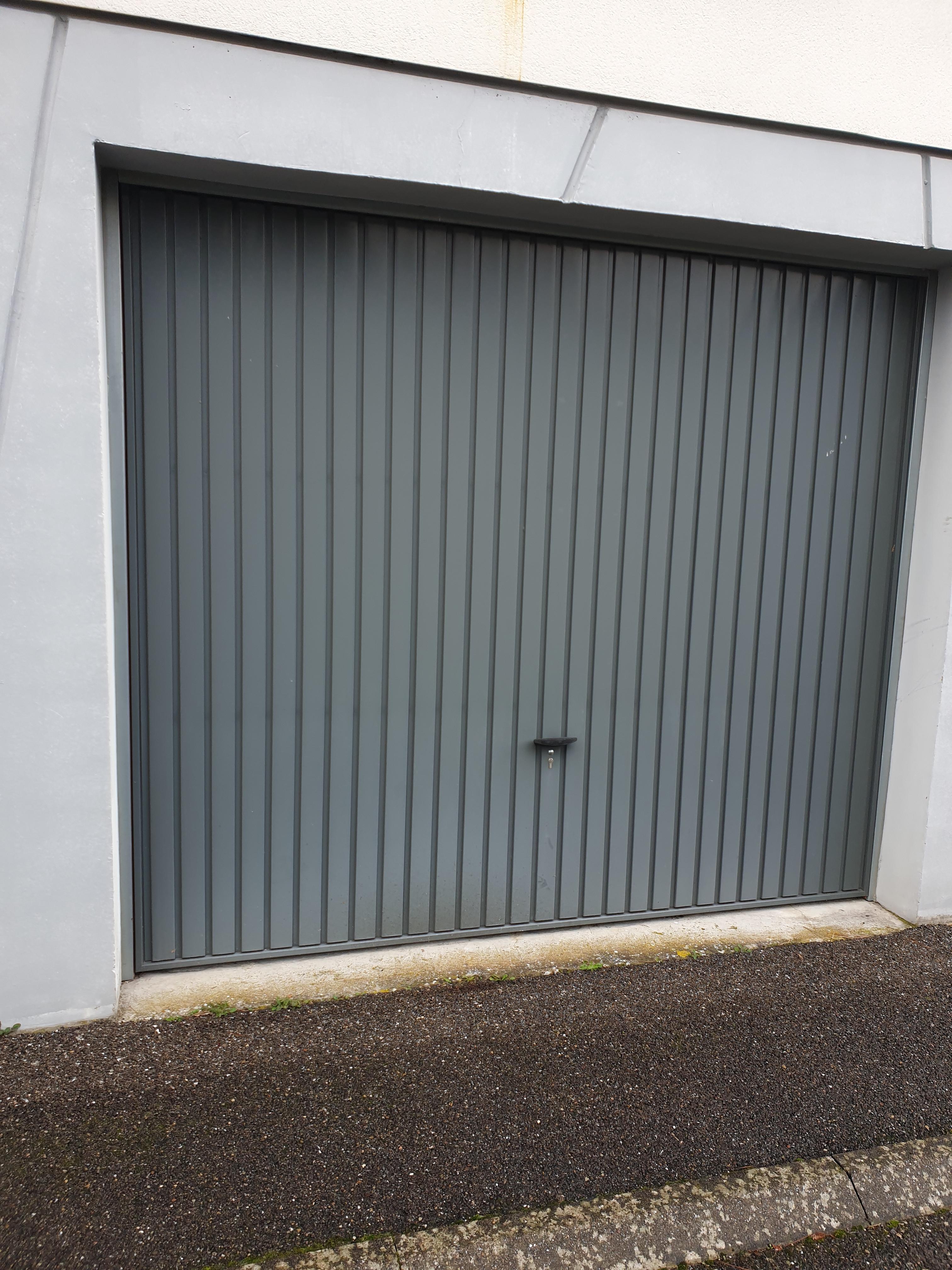 Stockage / garage accessible camion