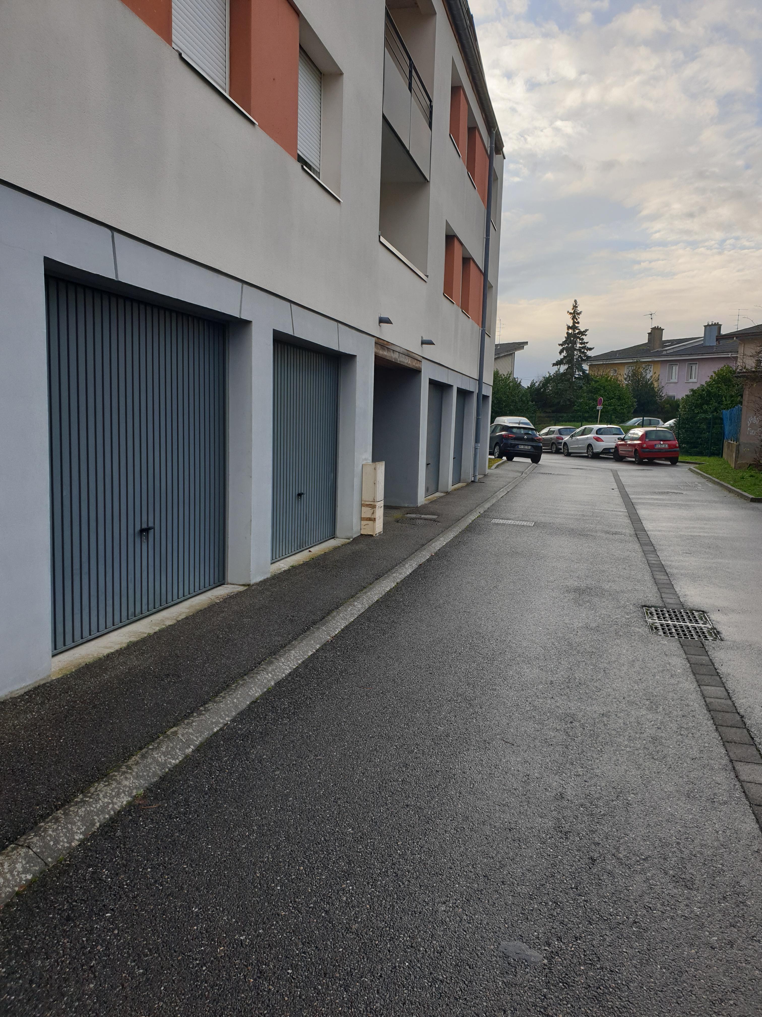 Stockage / garage accessible camion