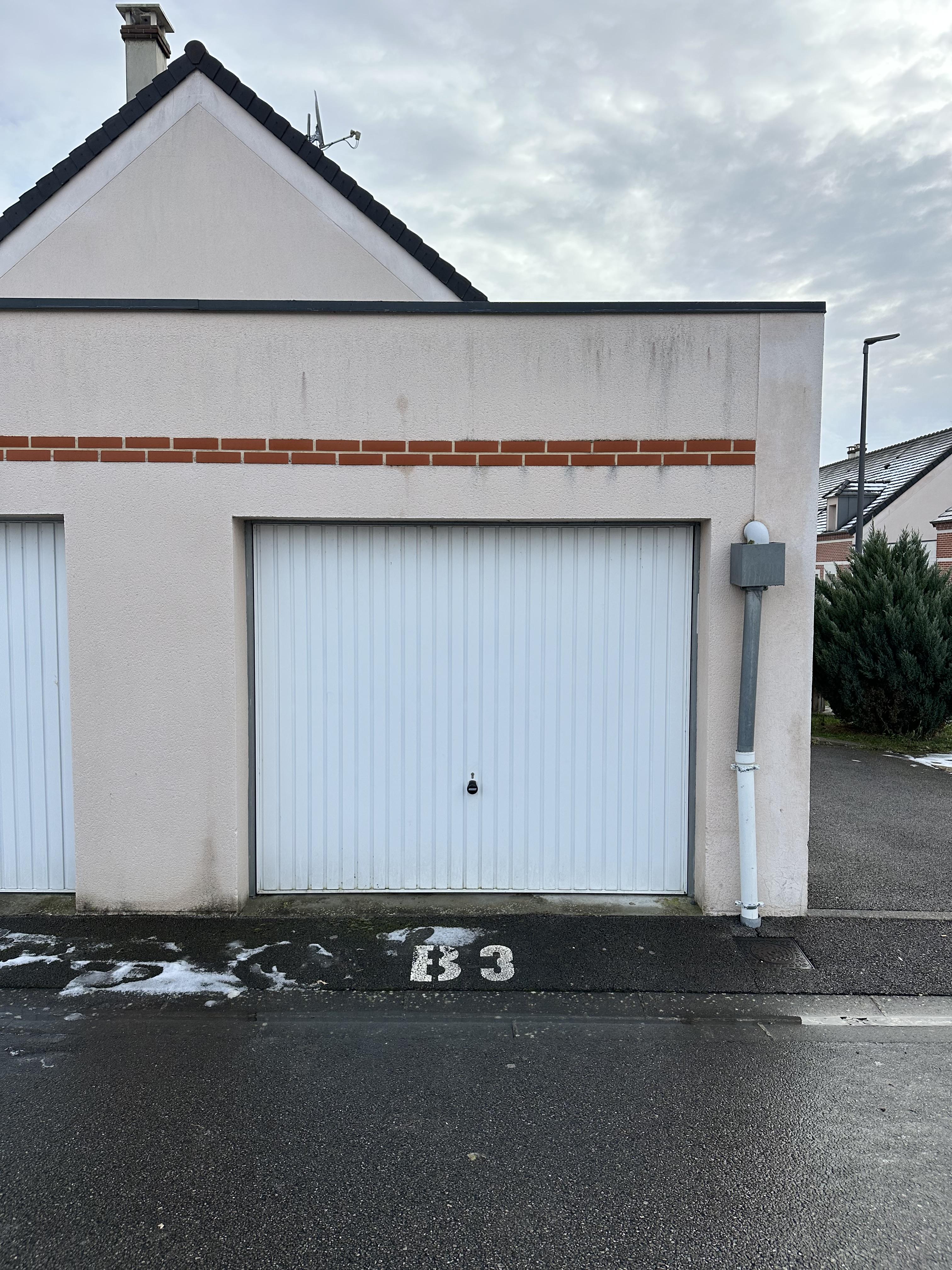 Garage fermé de 18m² à Saint-Omer-en-Chaussée