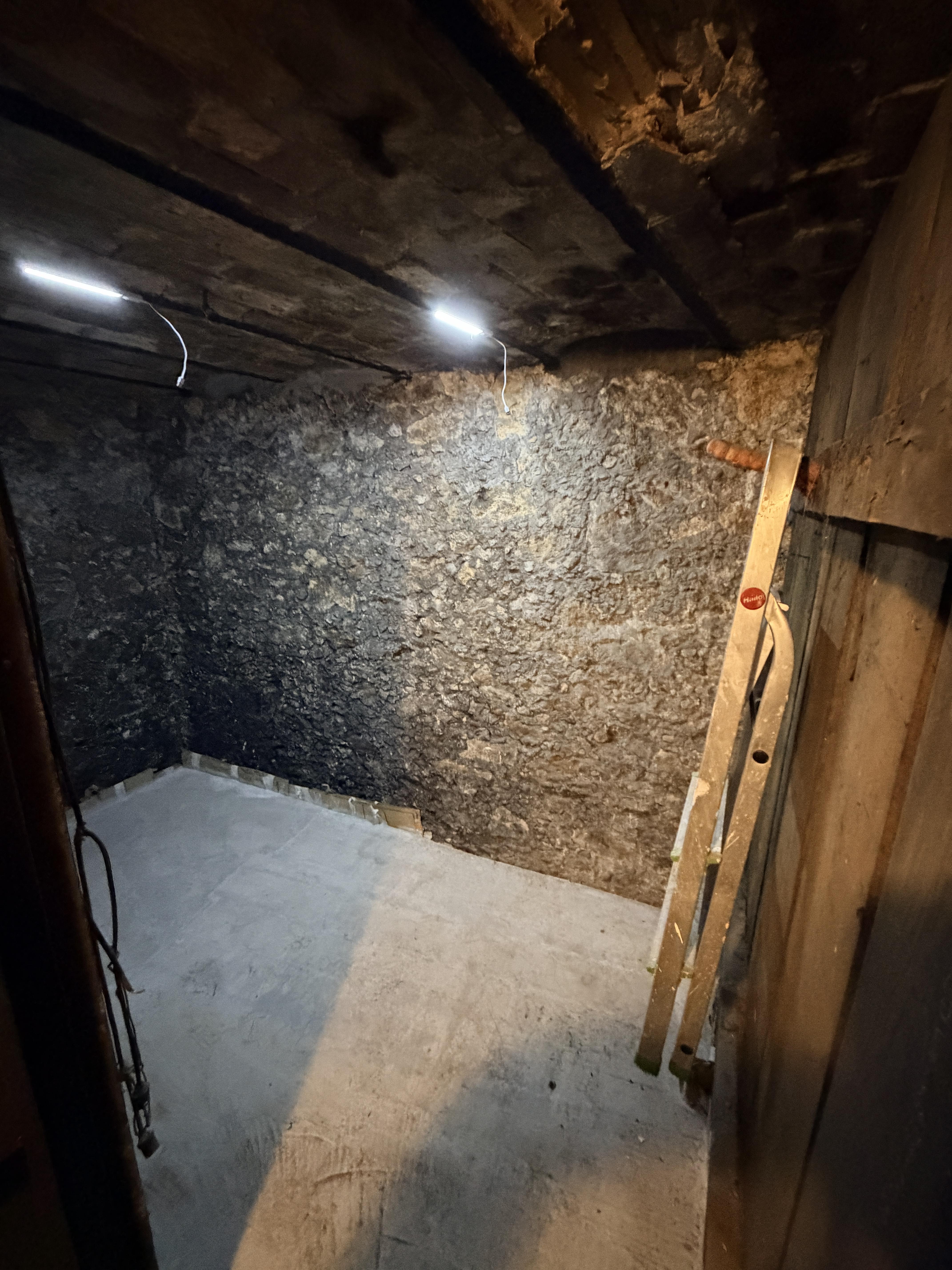 Cave saine / sécurisée à louer – Paris