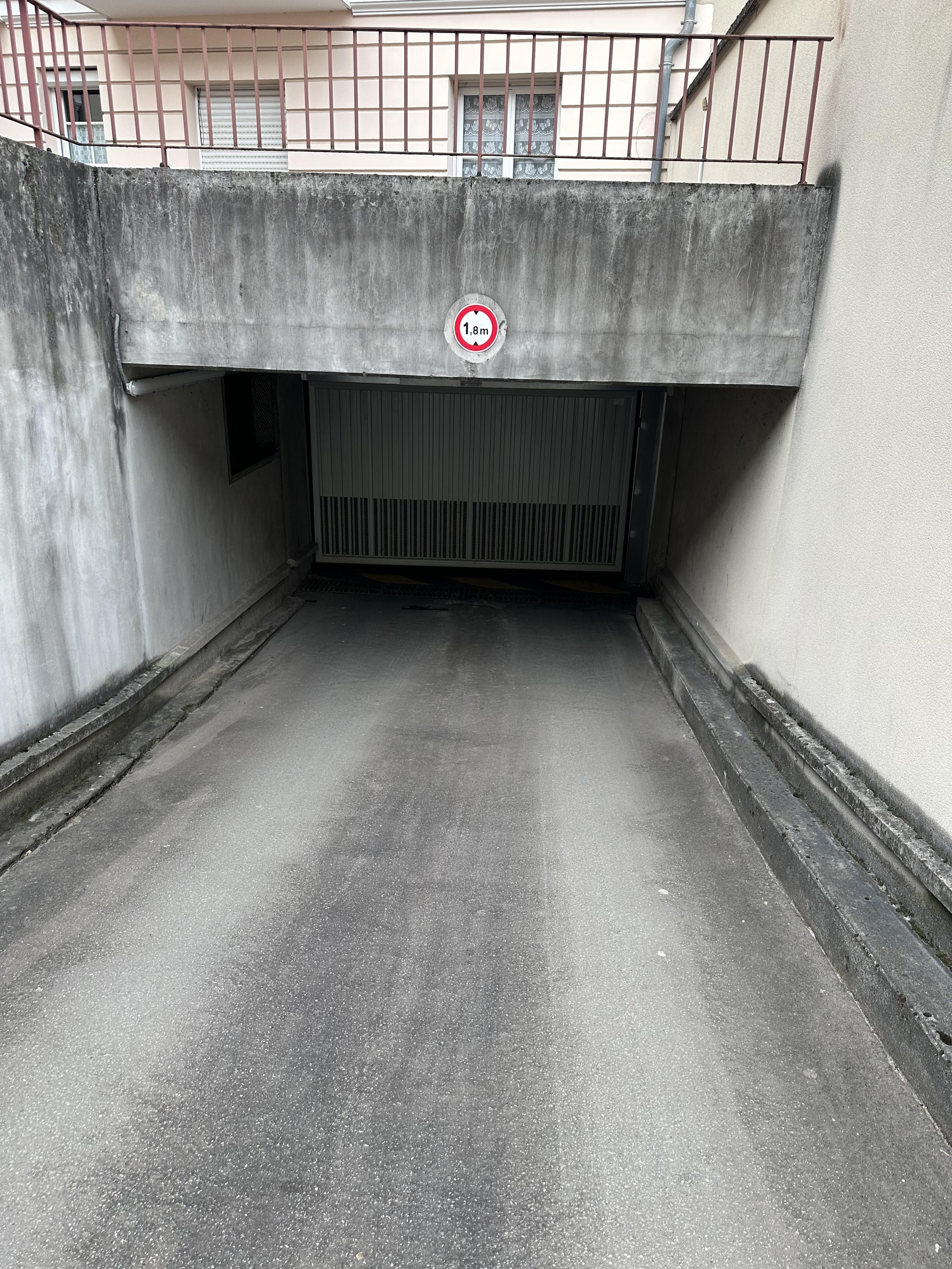 Double box sécurisé dans résidence sécurisée du centre