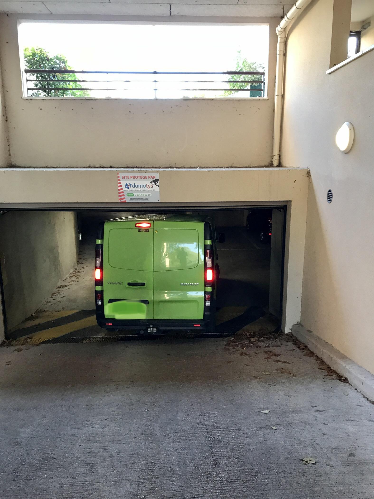 Place de parking sécurisée dans résidence sécurisée