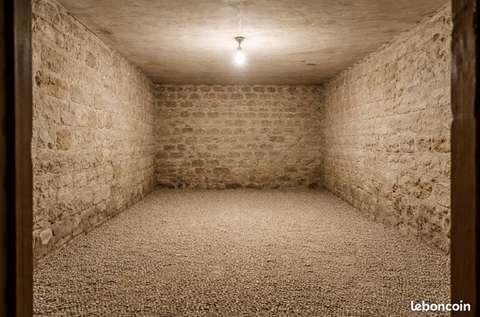 Grand Espace de Stockage (55m3/22m2)/ Impasse privée/ Refait