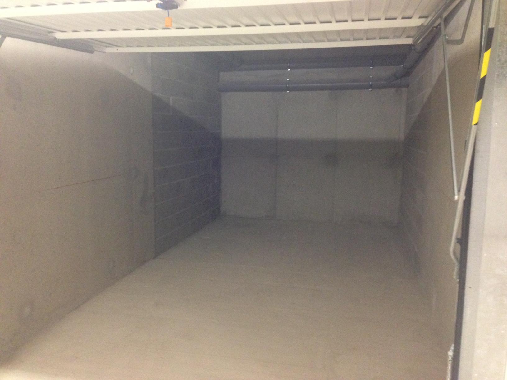 loue au m² espace de stockage