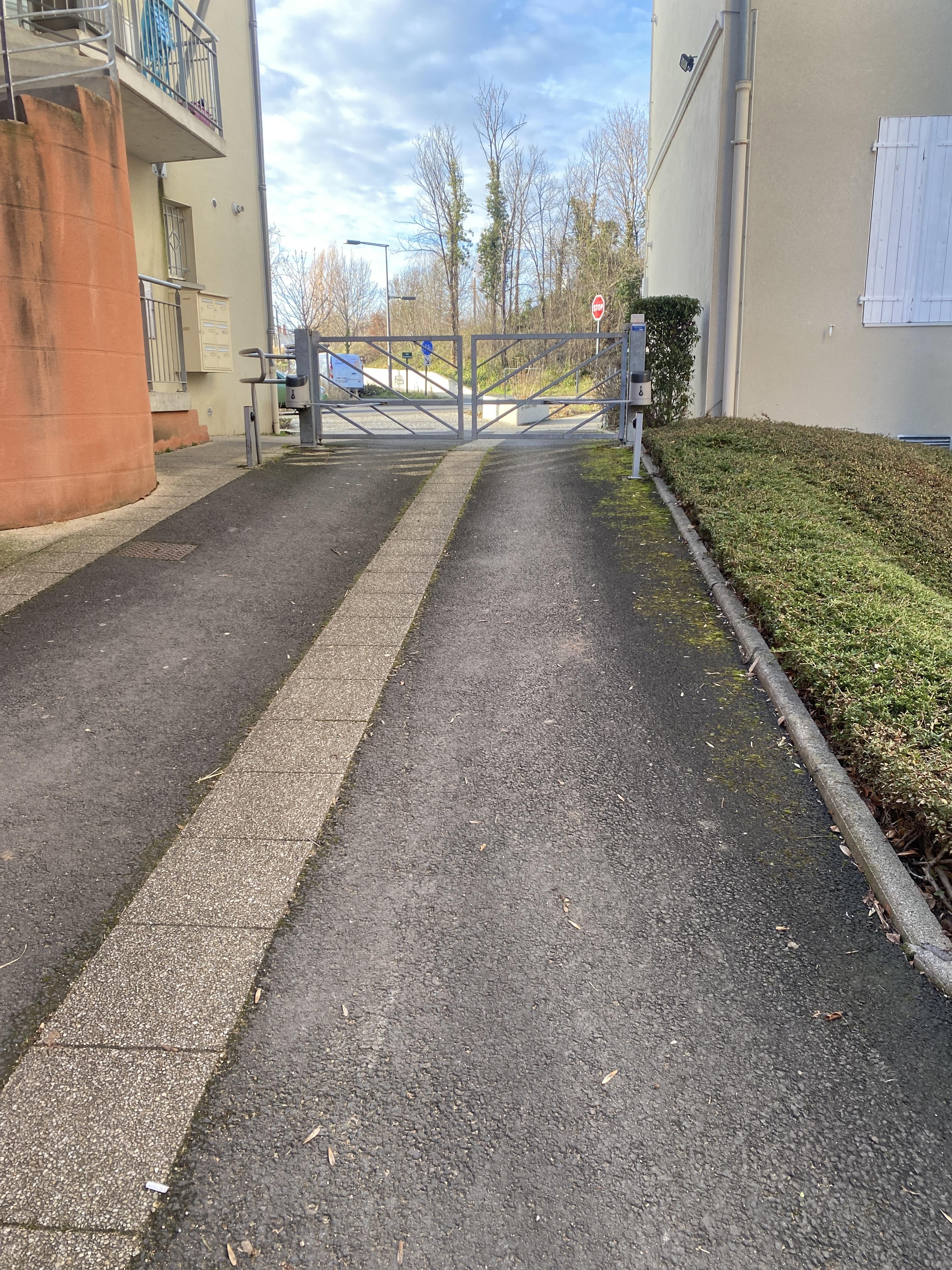Garage/ Box 18m² Le Cendre