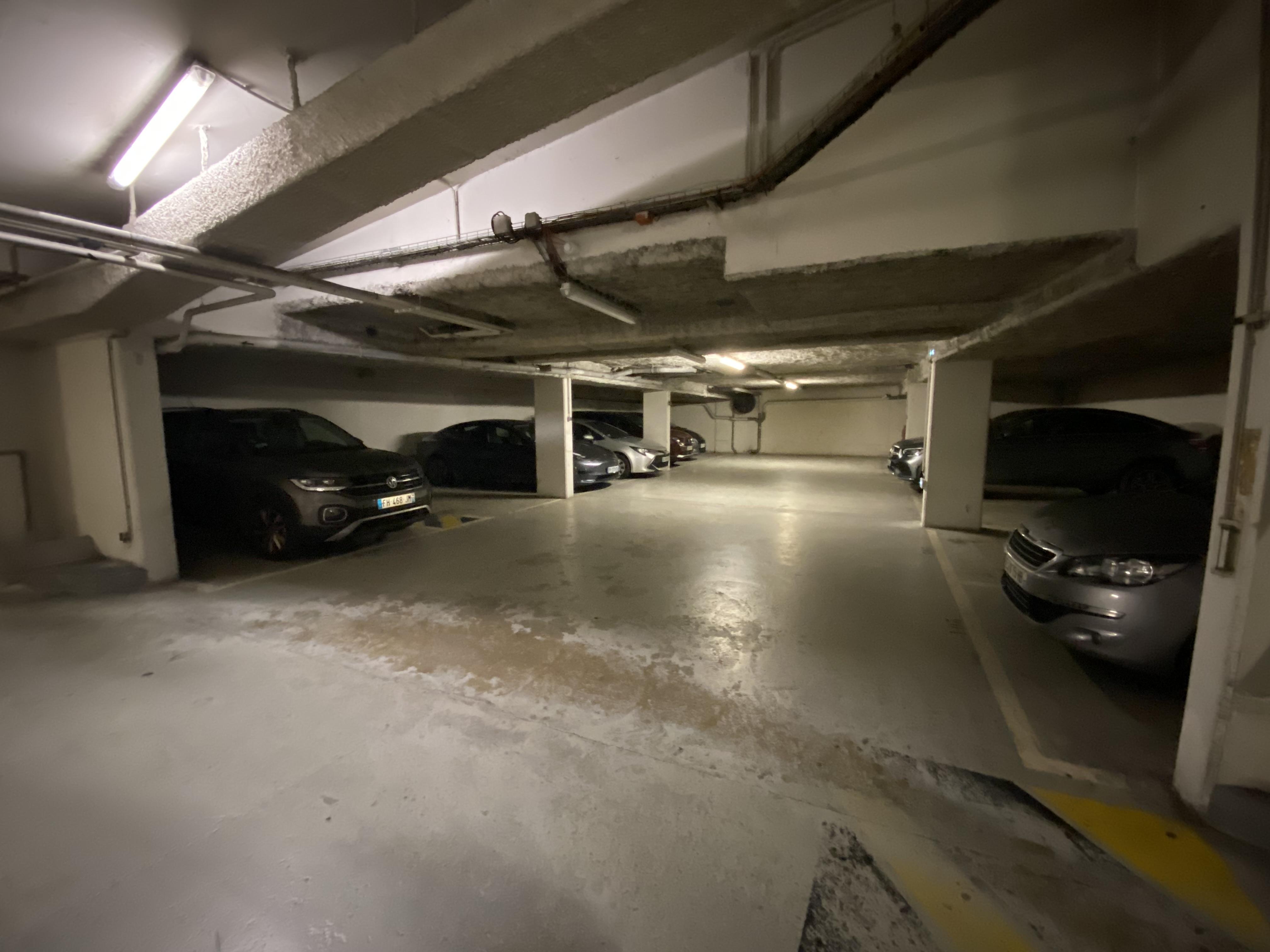 Emplacement de stationnement de 12m2 – rue Damrémont