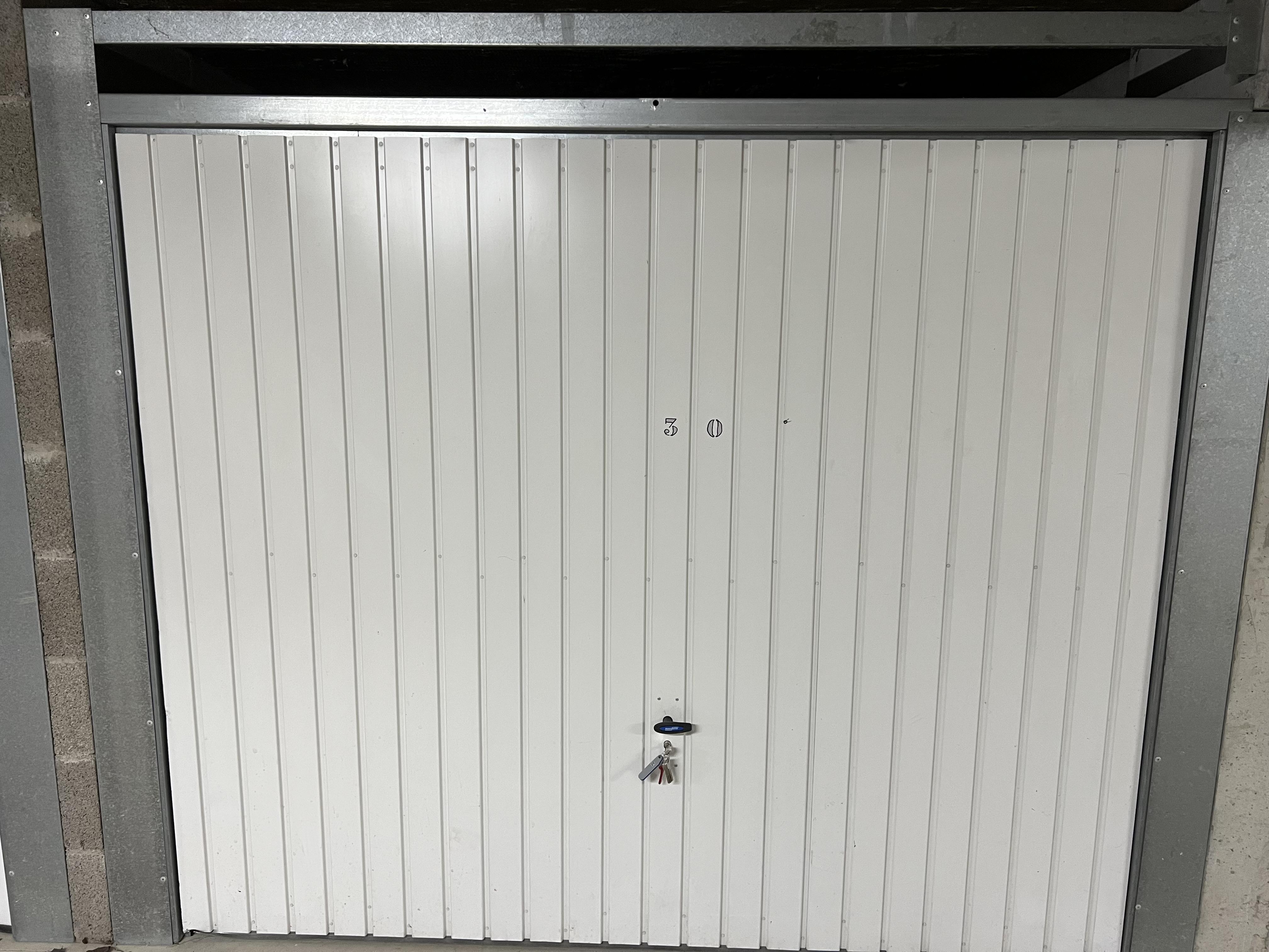Garage/Box 14m² à Bruz