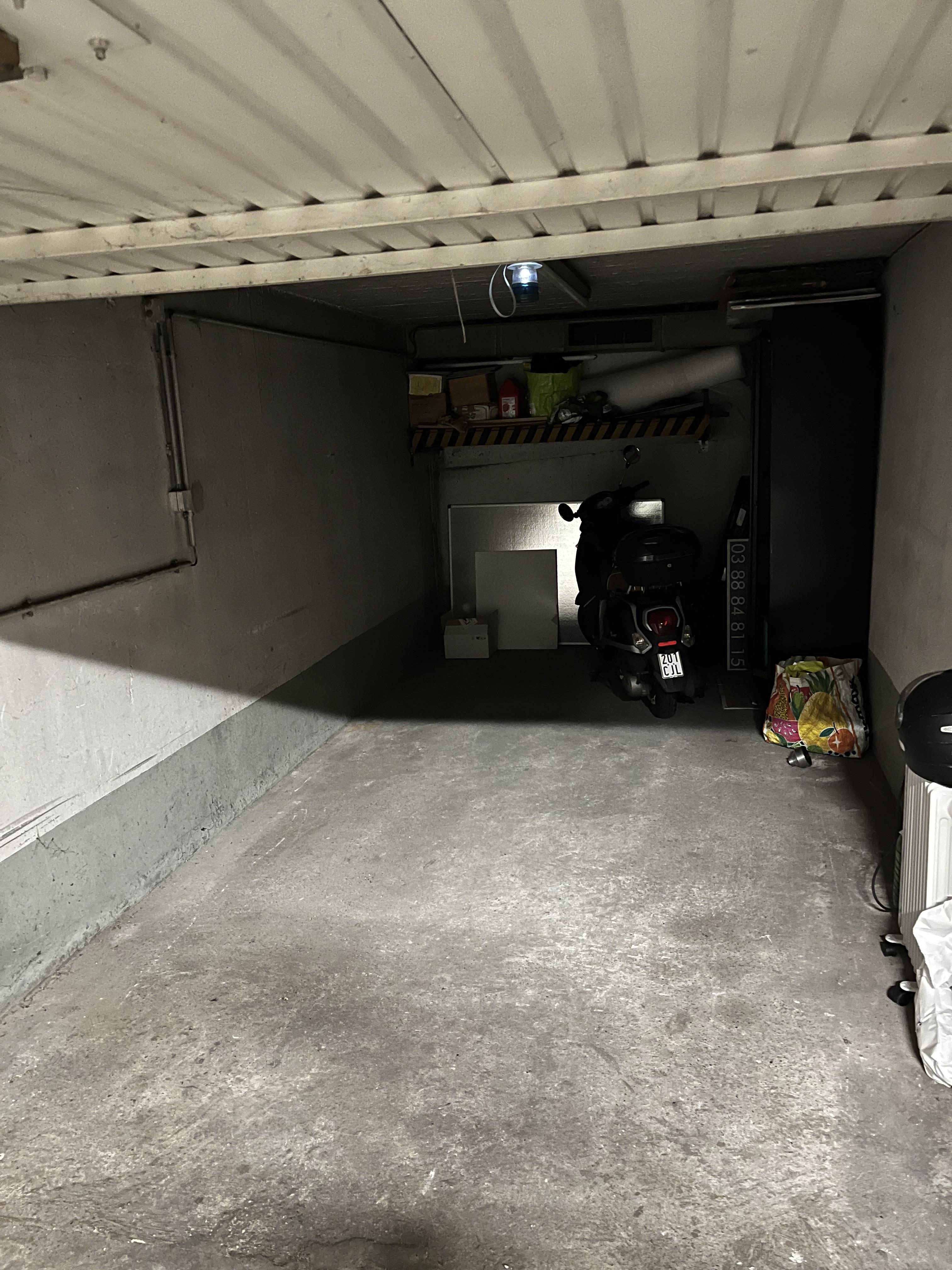 garage en partage pour vélo/moto ou stockage -