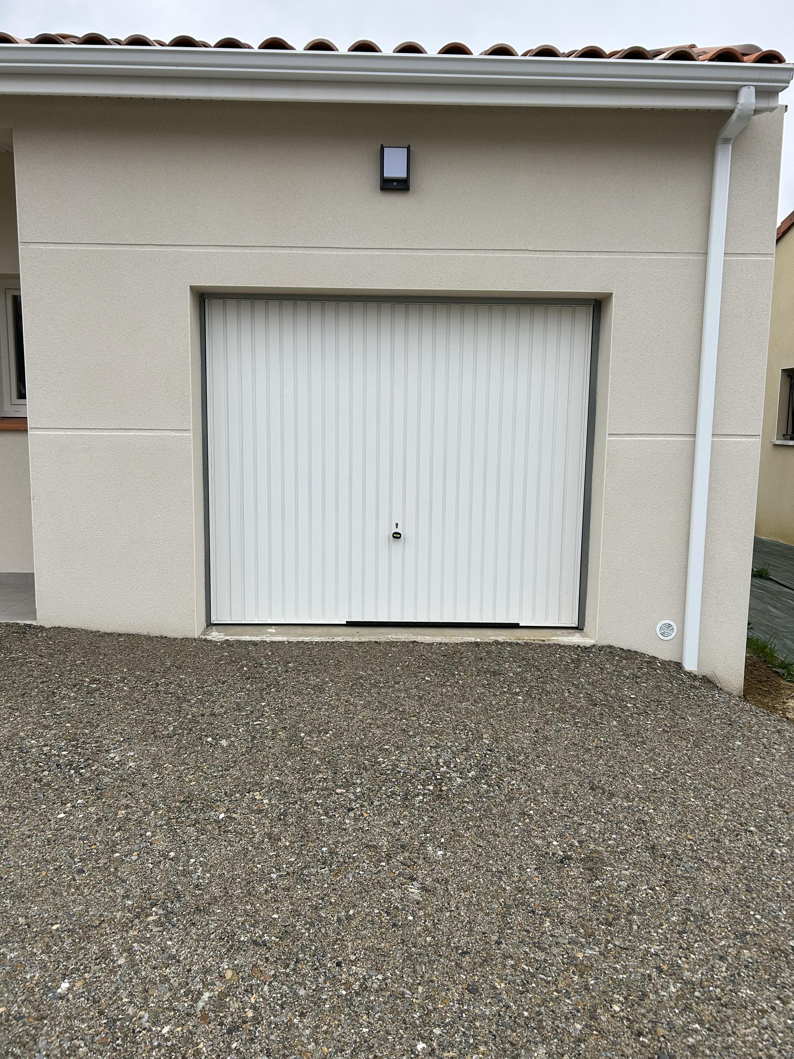 Garage de stockage de 19m2 à Lias