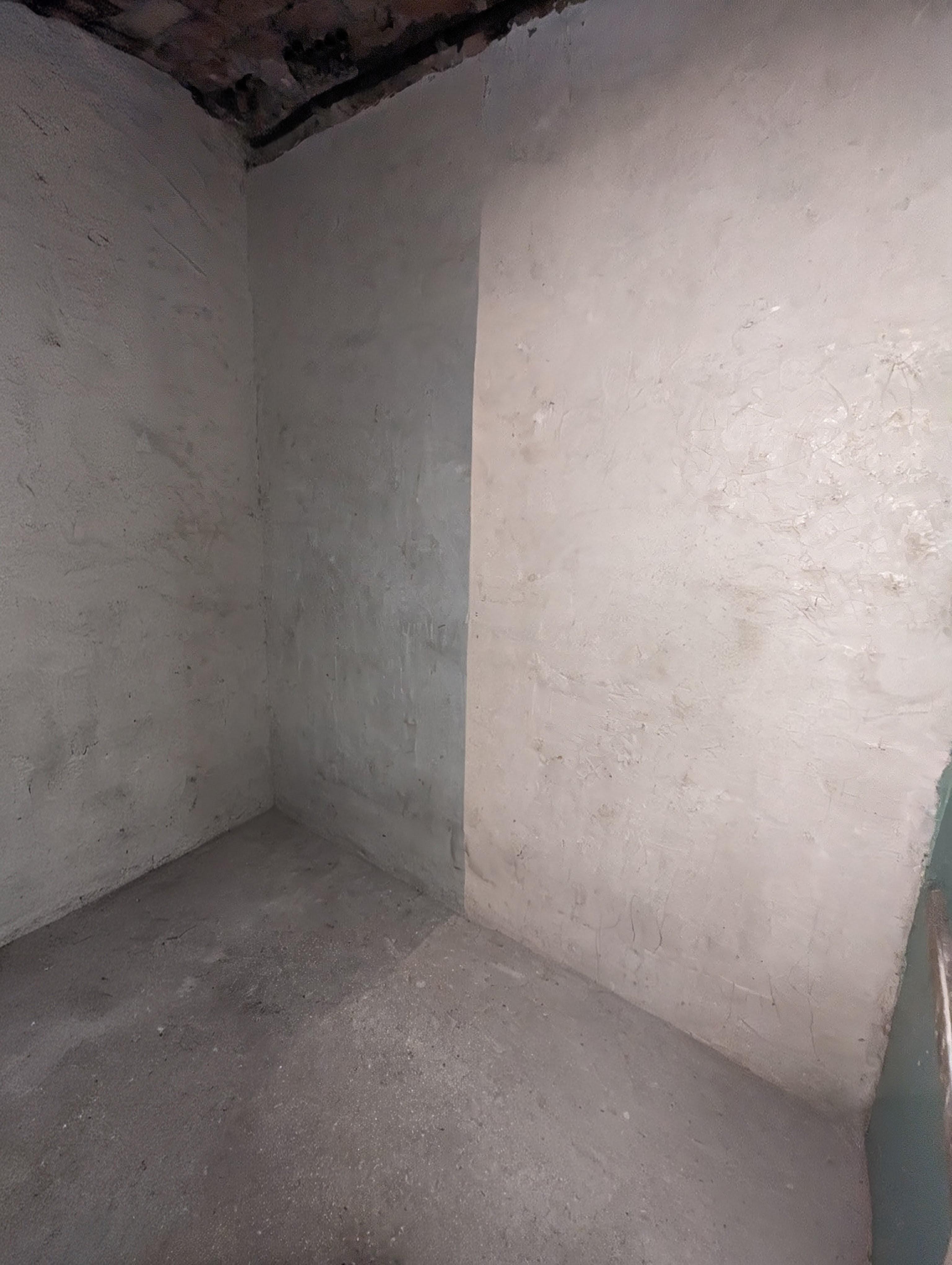Cave avec prise électrique 4m² box local de
