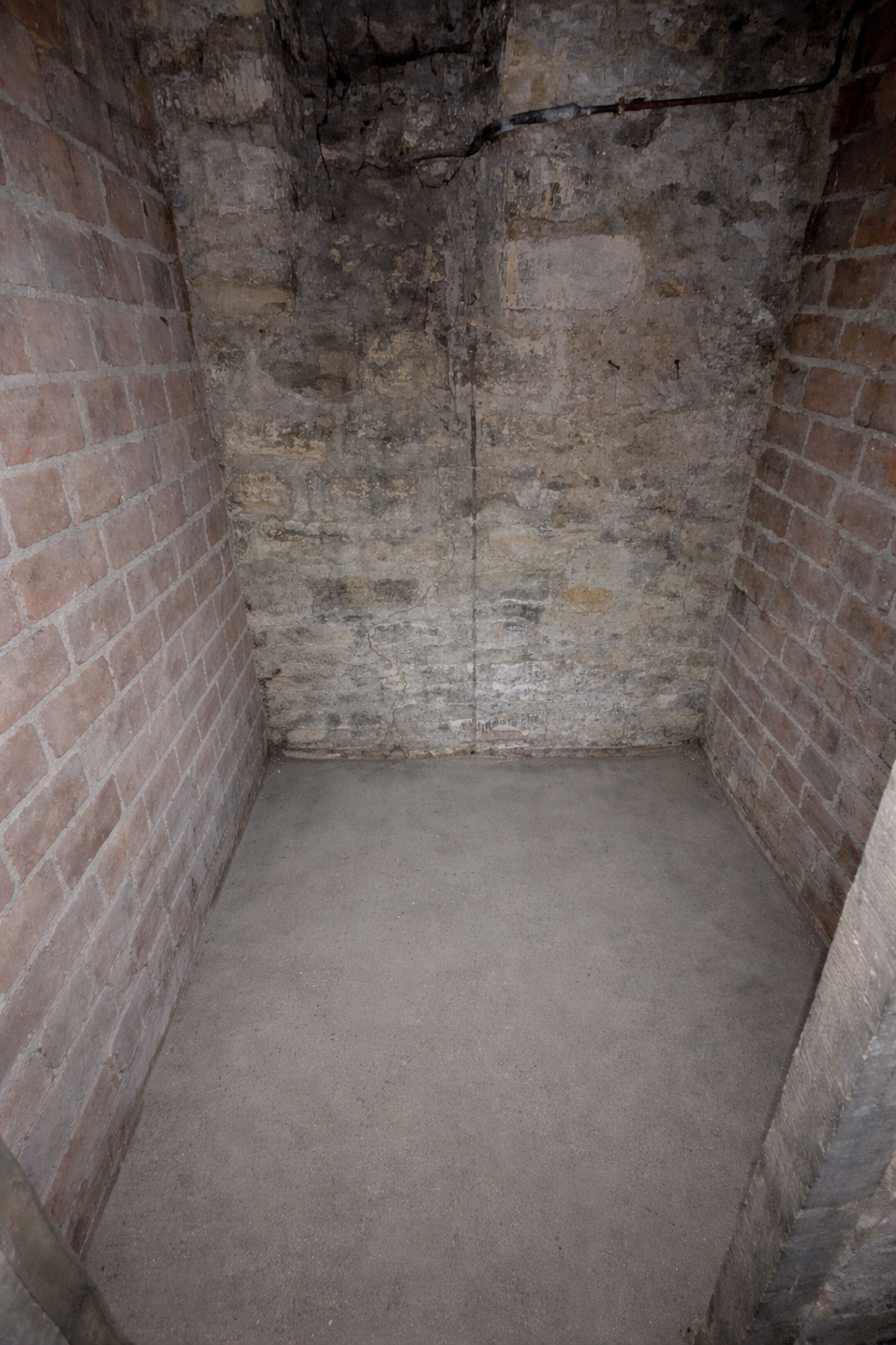 Cave 4m² box local de stockage rue Marcadet
