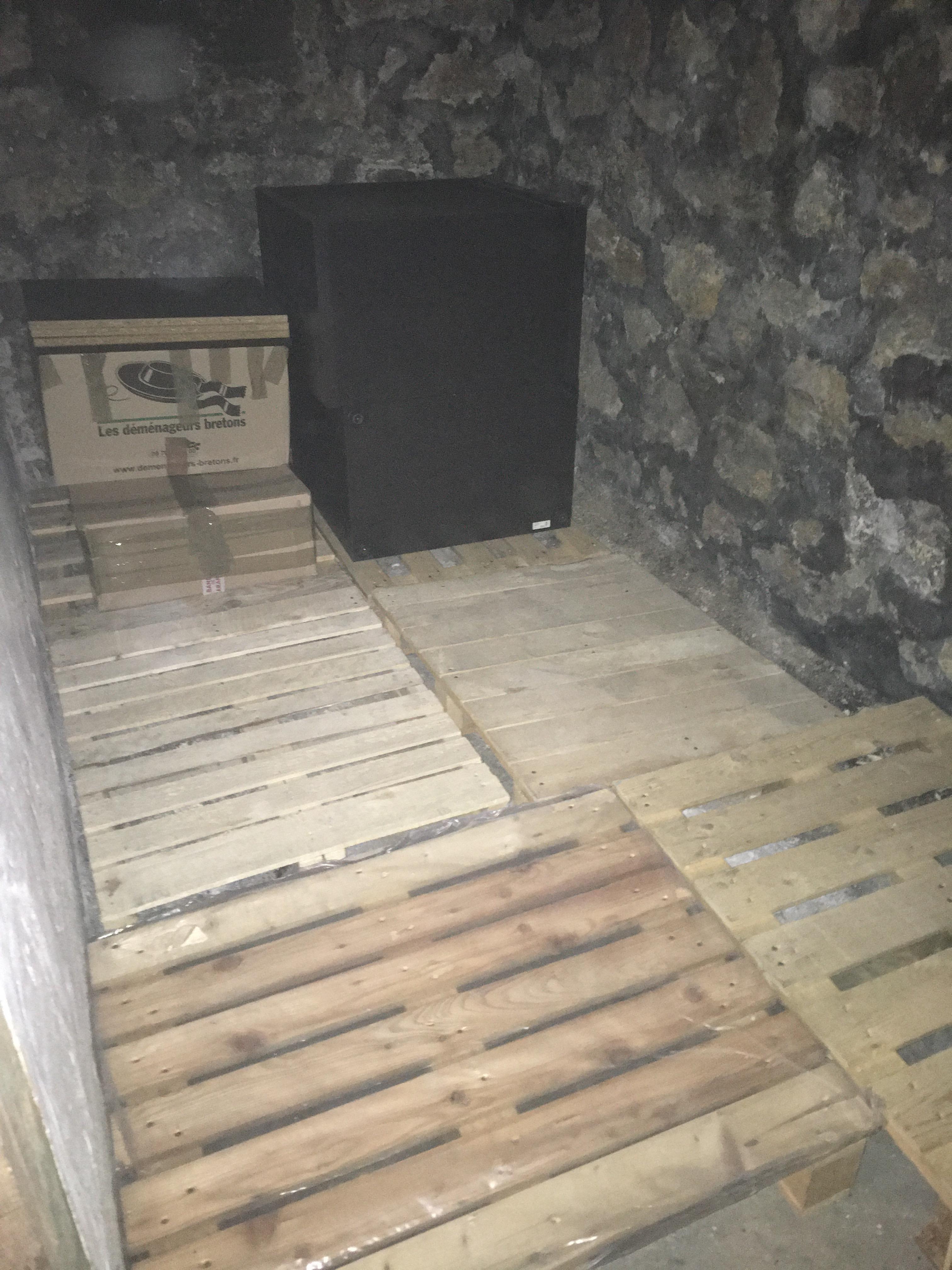 très grande cave de 12 m2 rue de