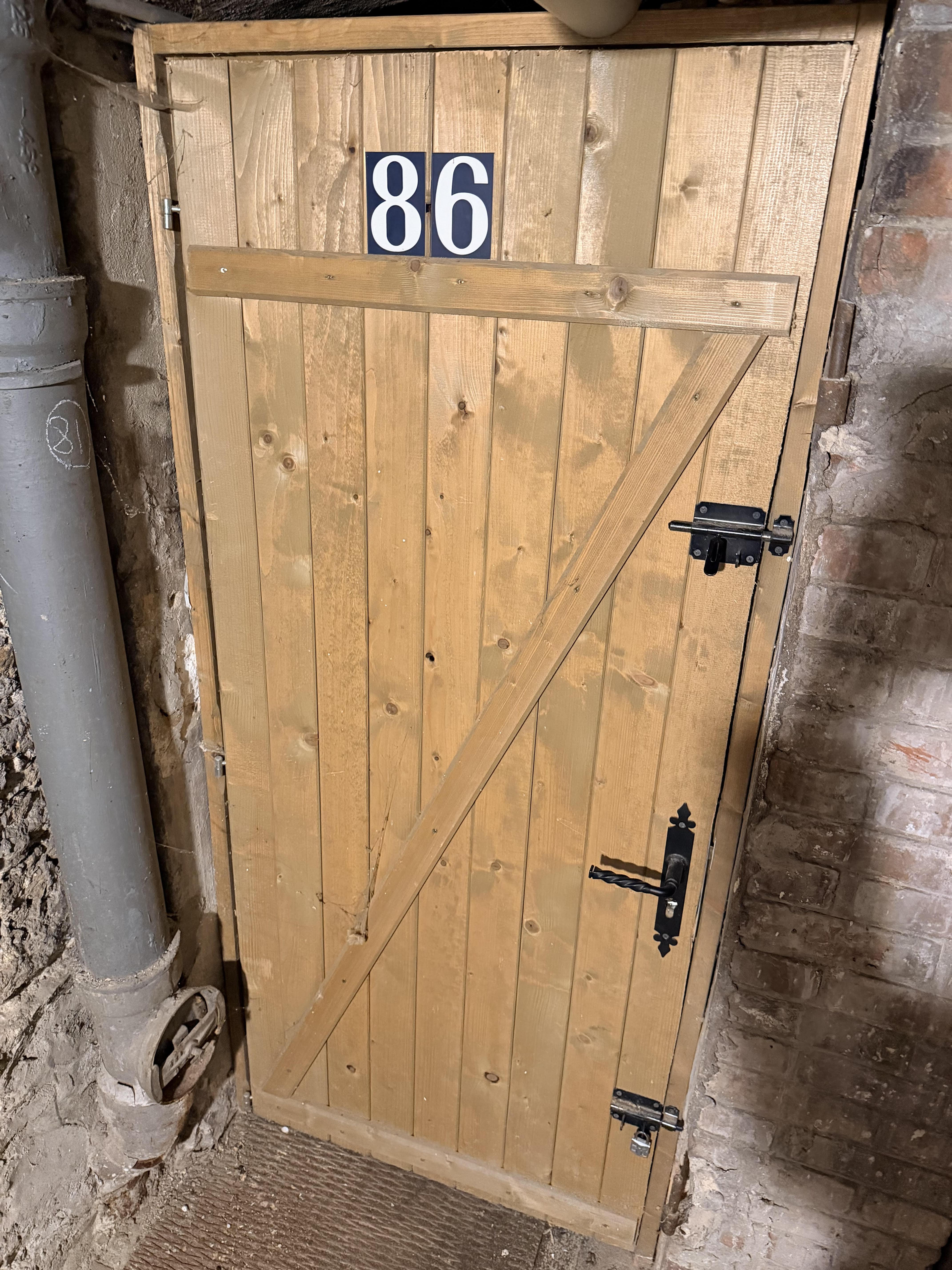 Cave 3 m2 rue Faraday Paris 17