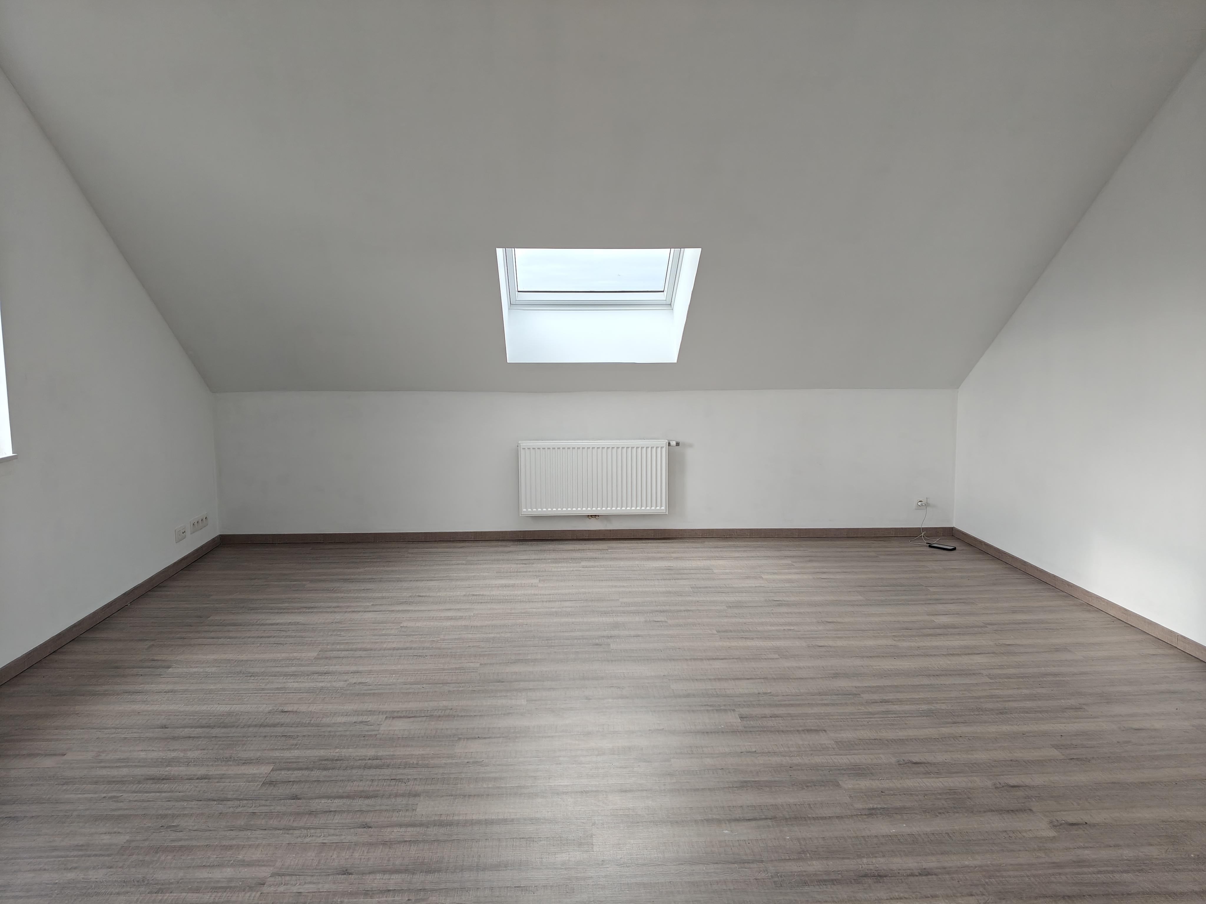 Grande pièce pour stockage 40m2 Manage