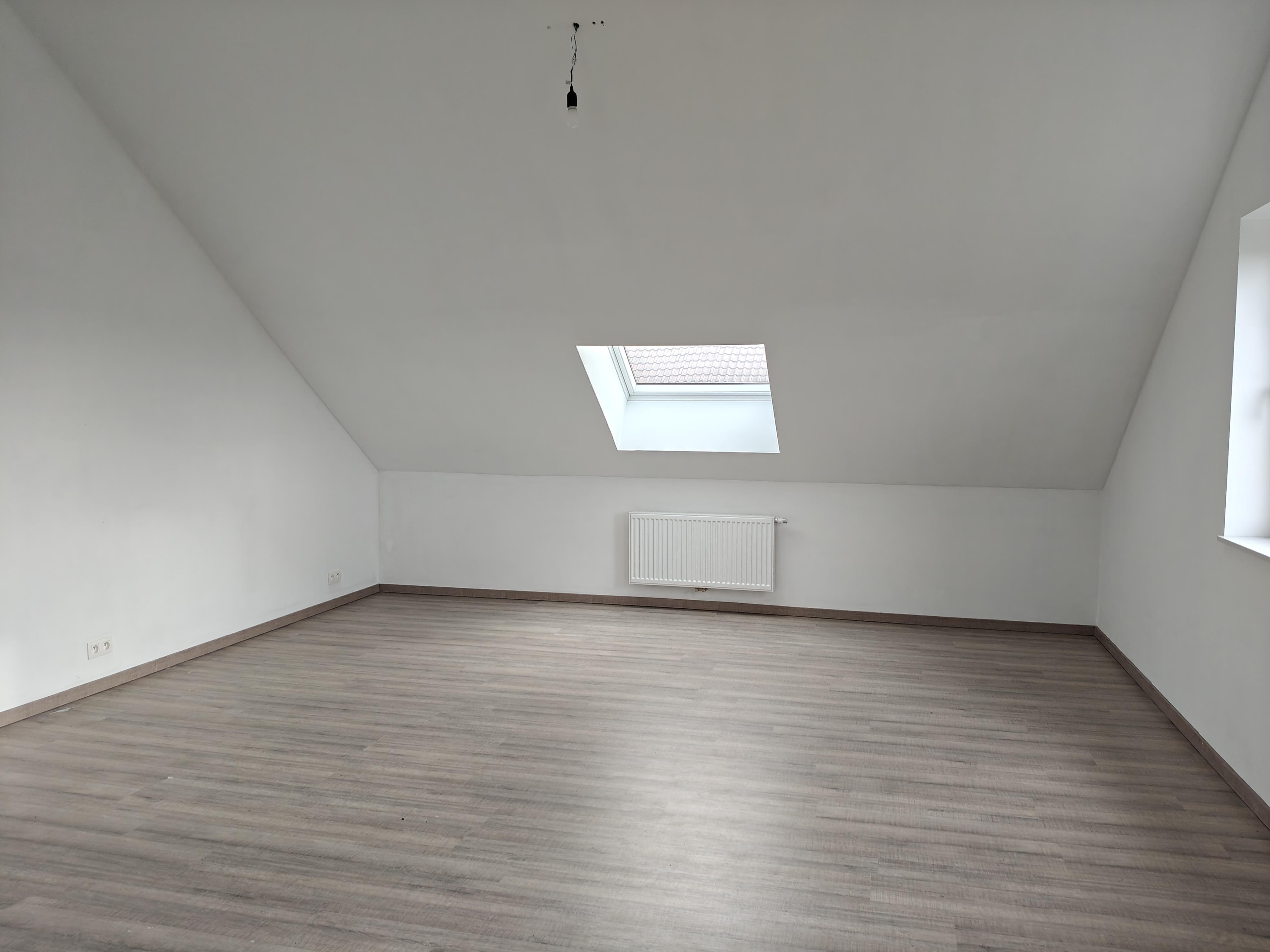 Grande pièce pour stockage 40m2 Manage