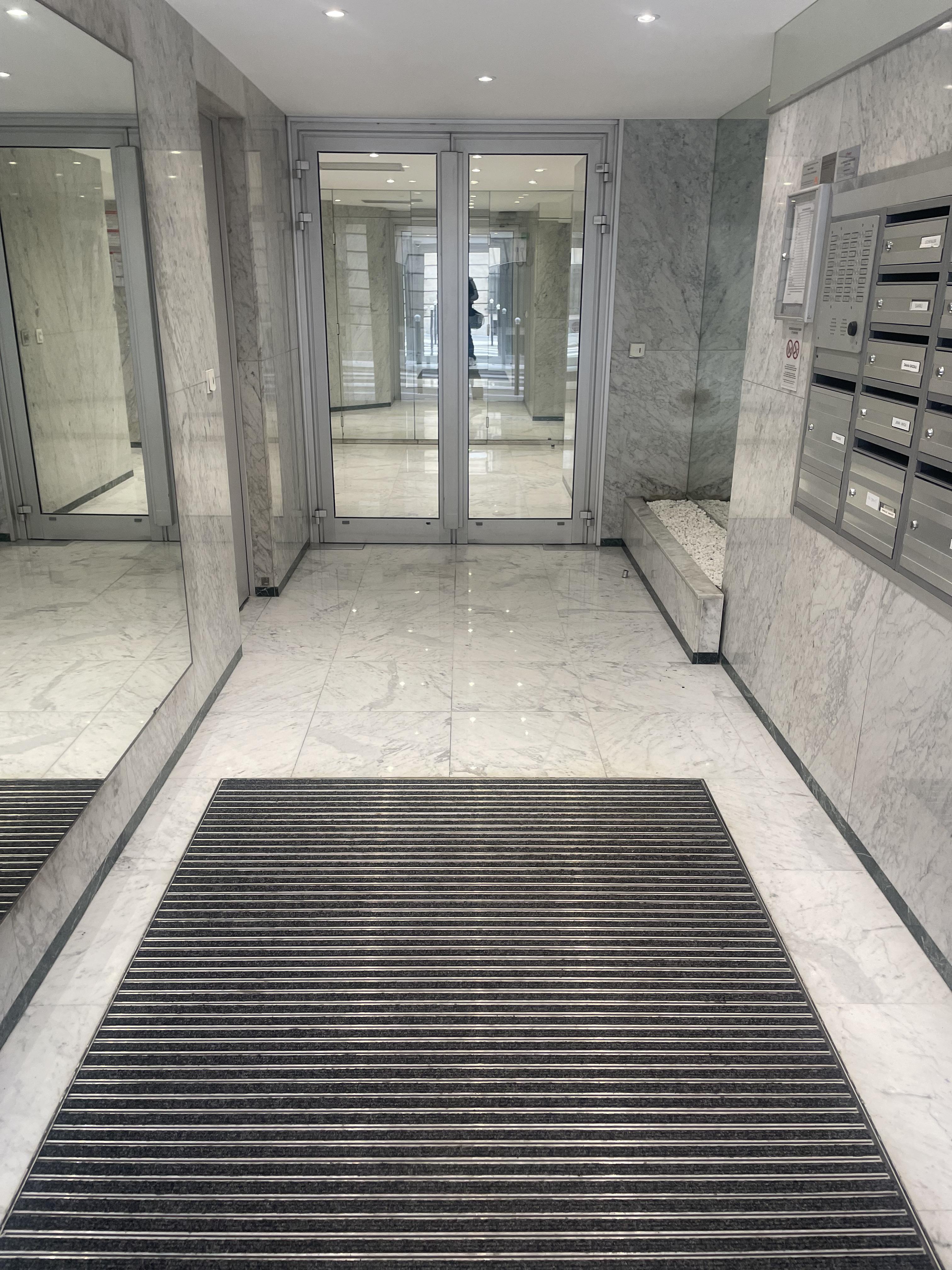 ESPACE DE STOCKAGE - CAVE A LOUER -