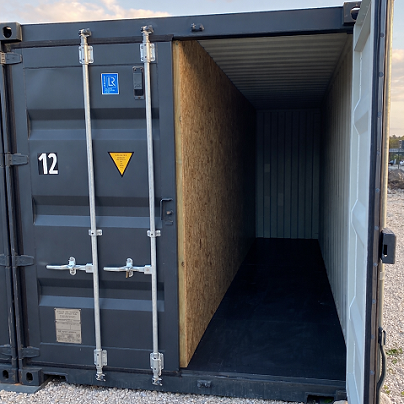 Box de stockage neuf sur un site sécurisé