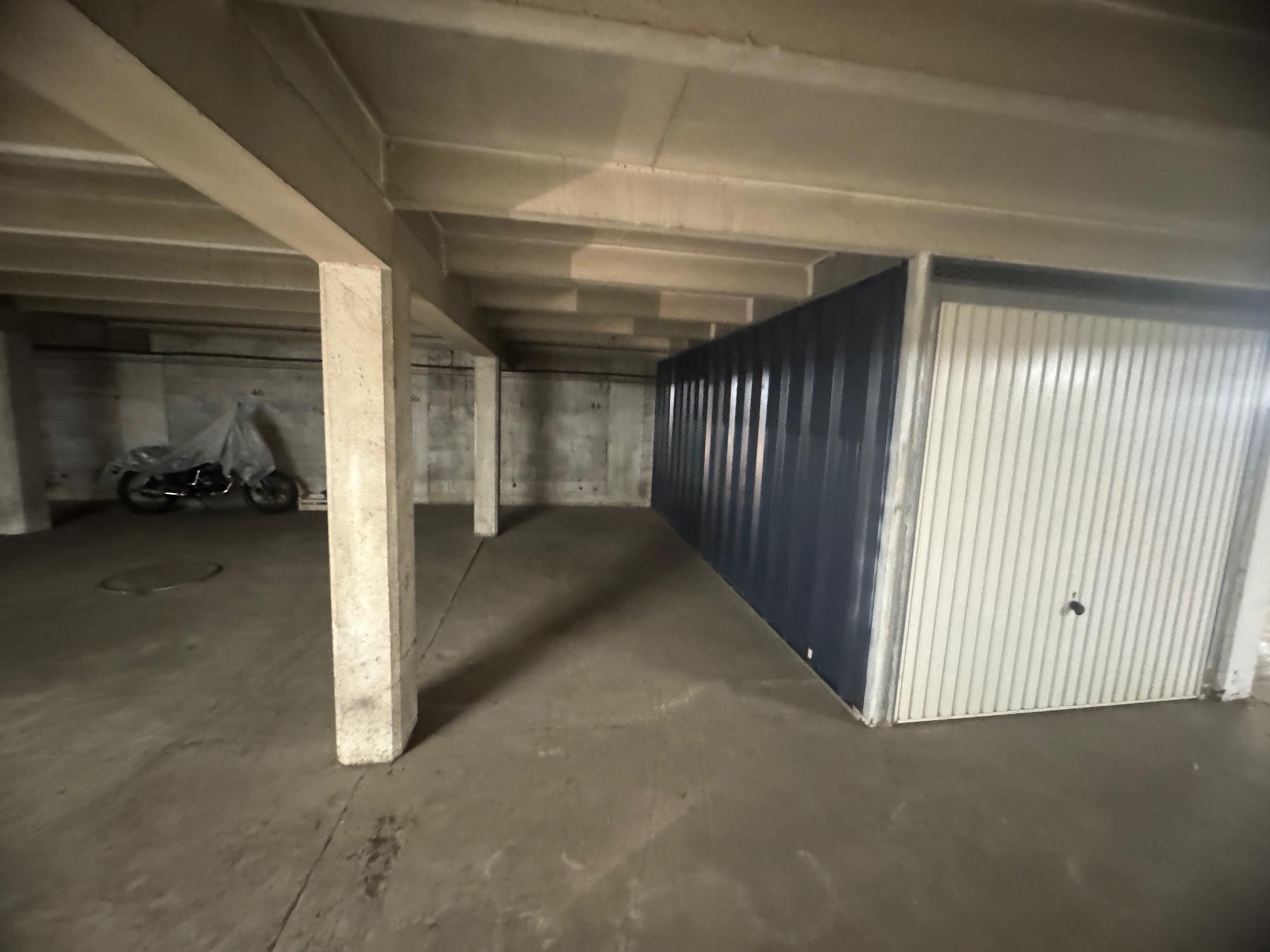 PLACE DE PARKING FERMEE DANS RESIDENCE SECURISEE PROCHE