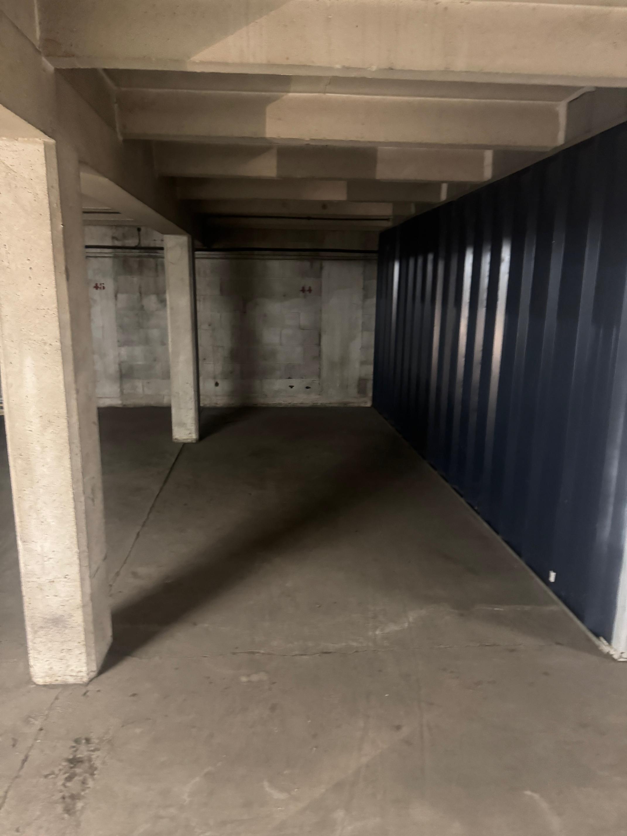 PLACE DE PARKING FERMEE DANS RESIDENCE SECURISEE PROCHE