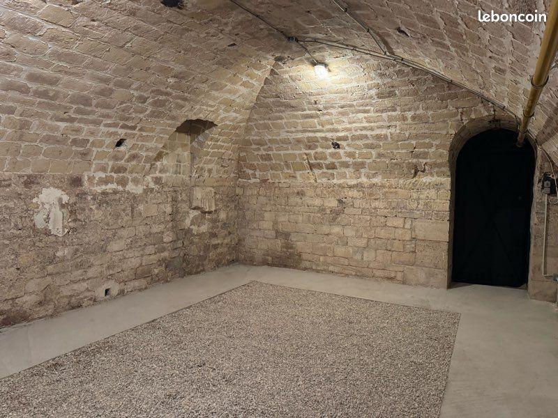 Grand Espace de Stockage électrifié (95m3/40m2)/Emplacement ultra central/