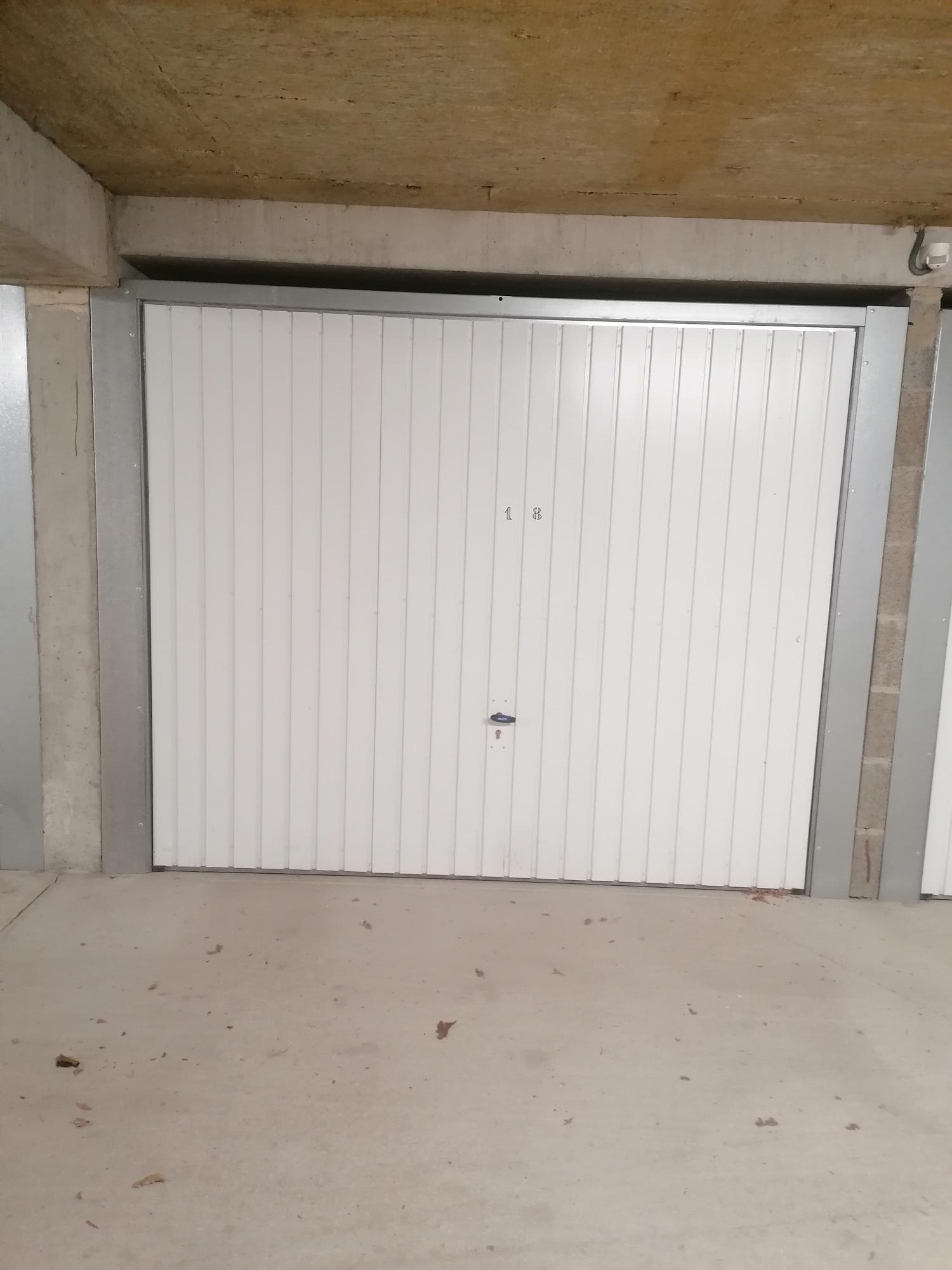 Garage/Box 13m² à Bruz