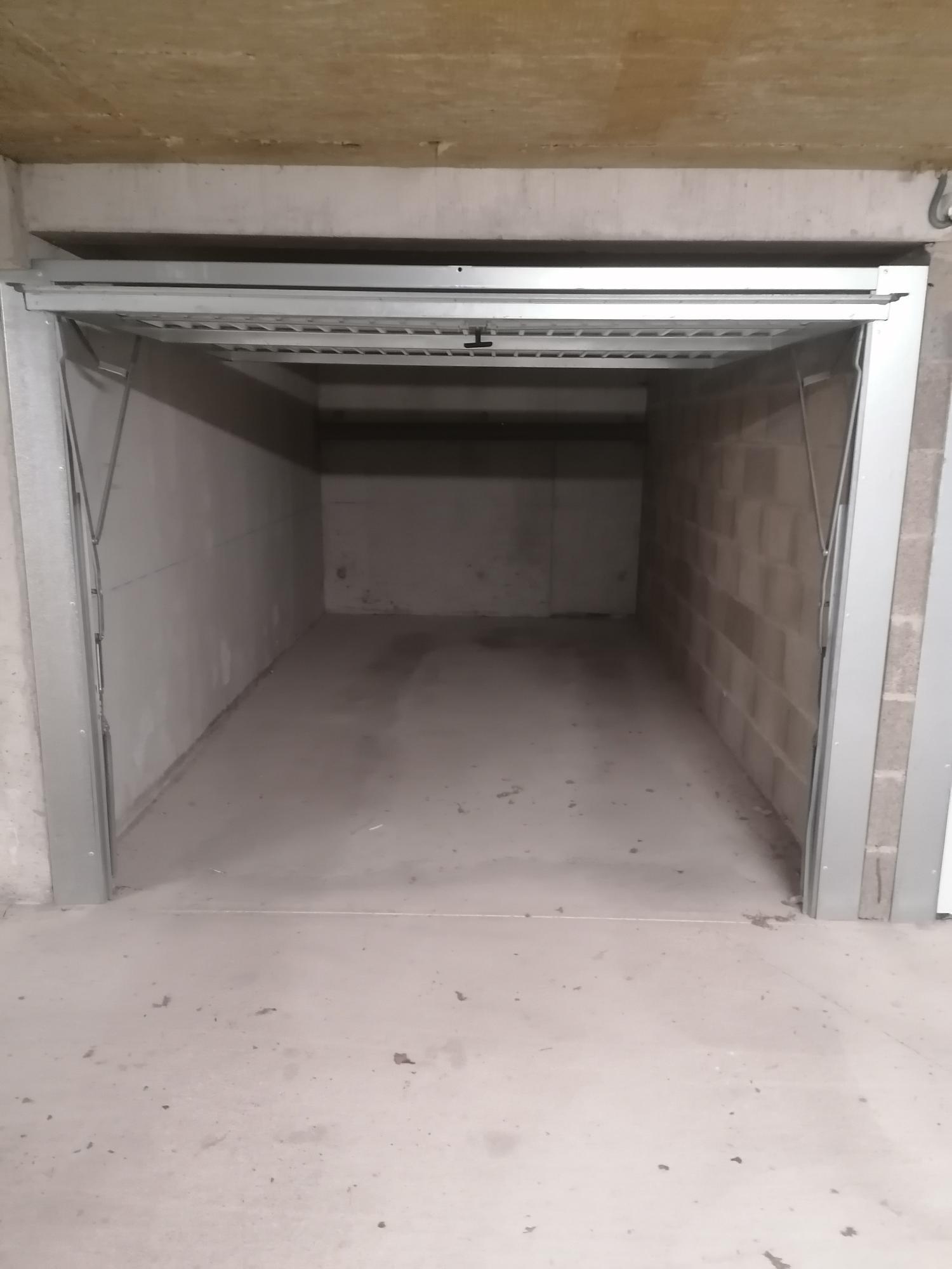 Garage/Box 13m² à Bruz