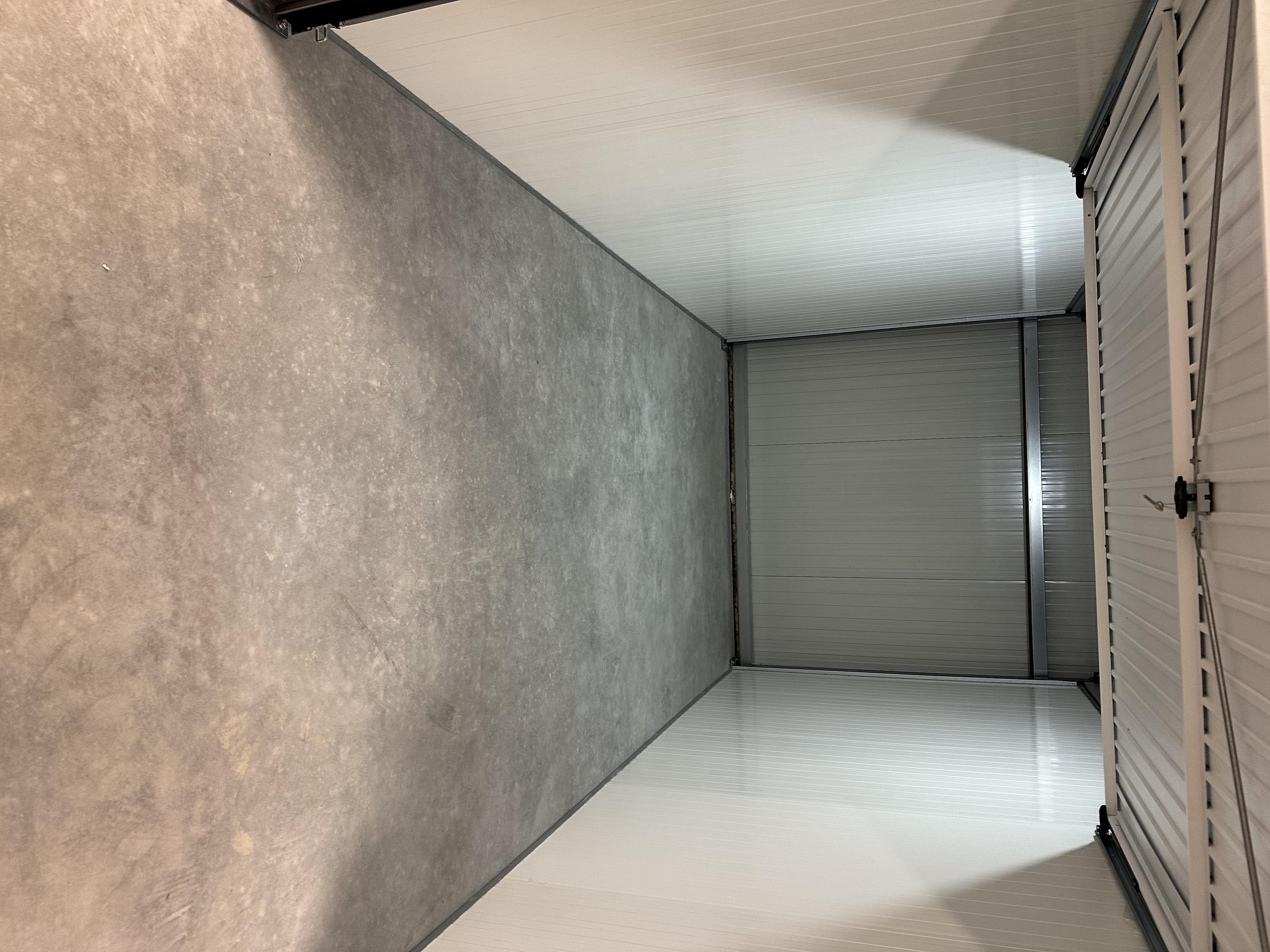 BOX DE STOCKAGE SECURISE 12M²