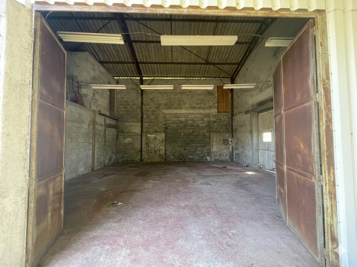 Hangar de stockage en espace partagé