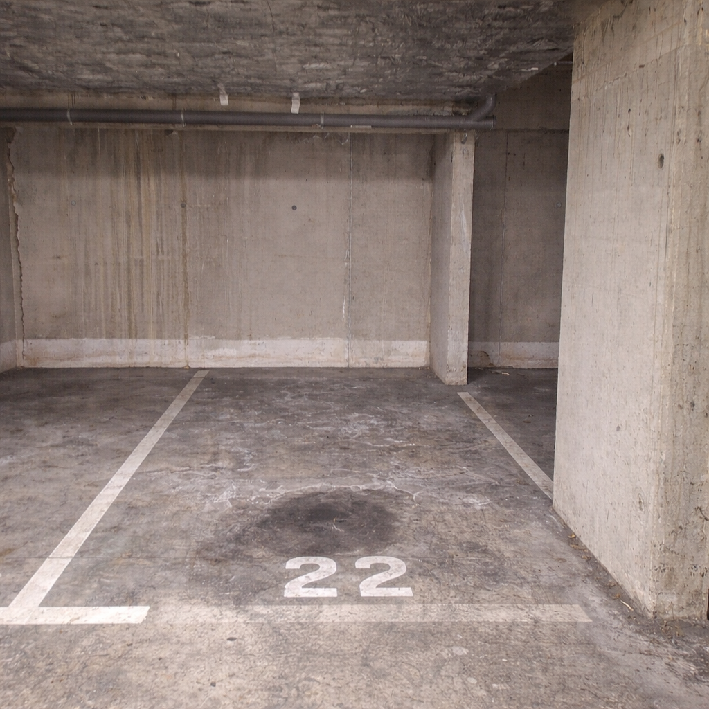 INTRA - Place de parking à louer à