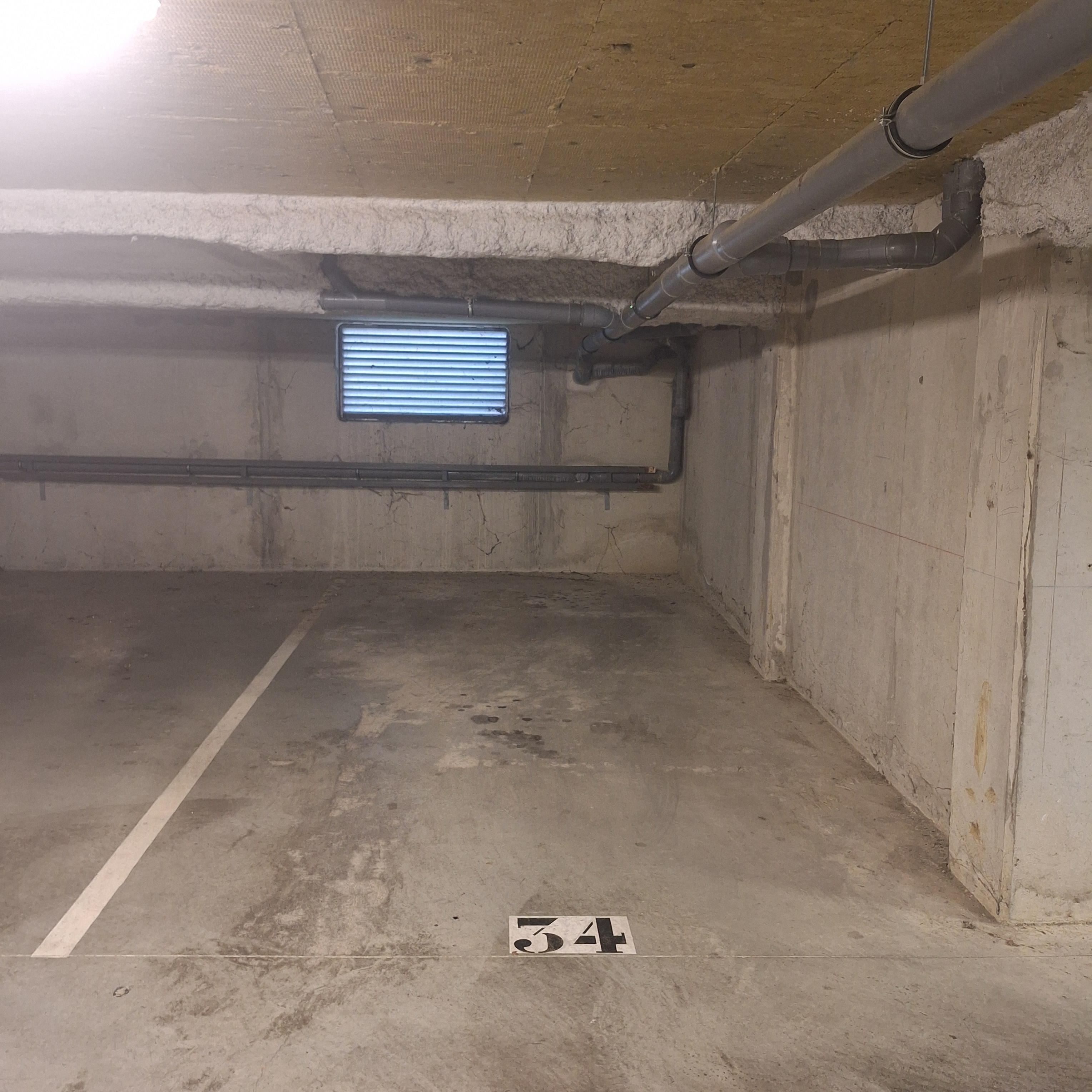 INTRA - Place de parking à louer à