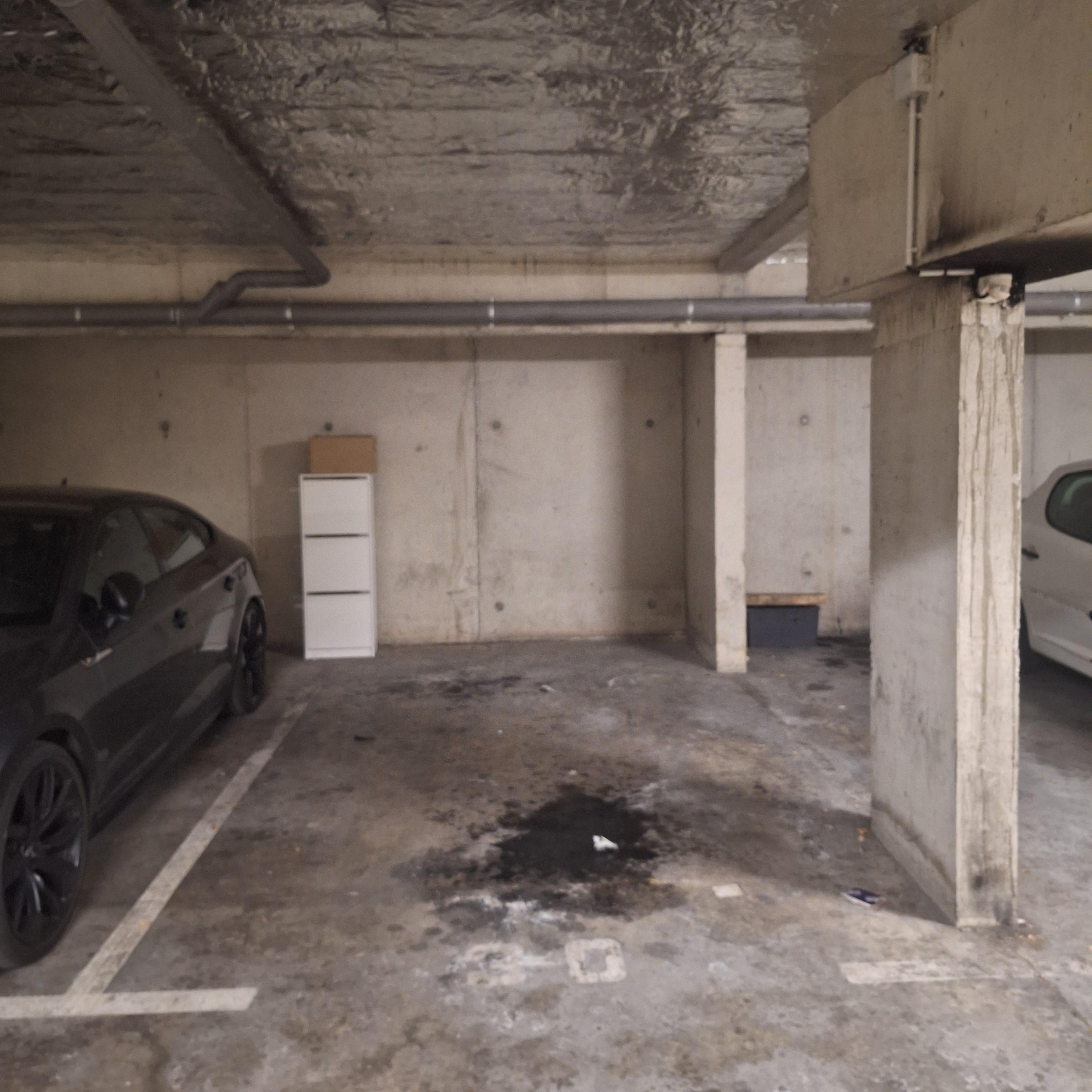 INTRA - Place de parking à louer à