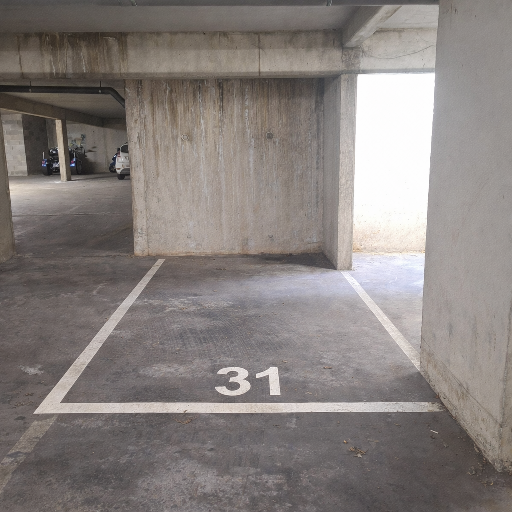 INTRA - Place de parking à louer à