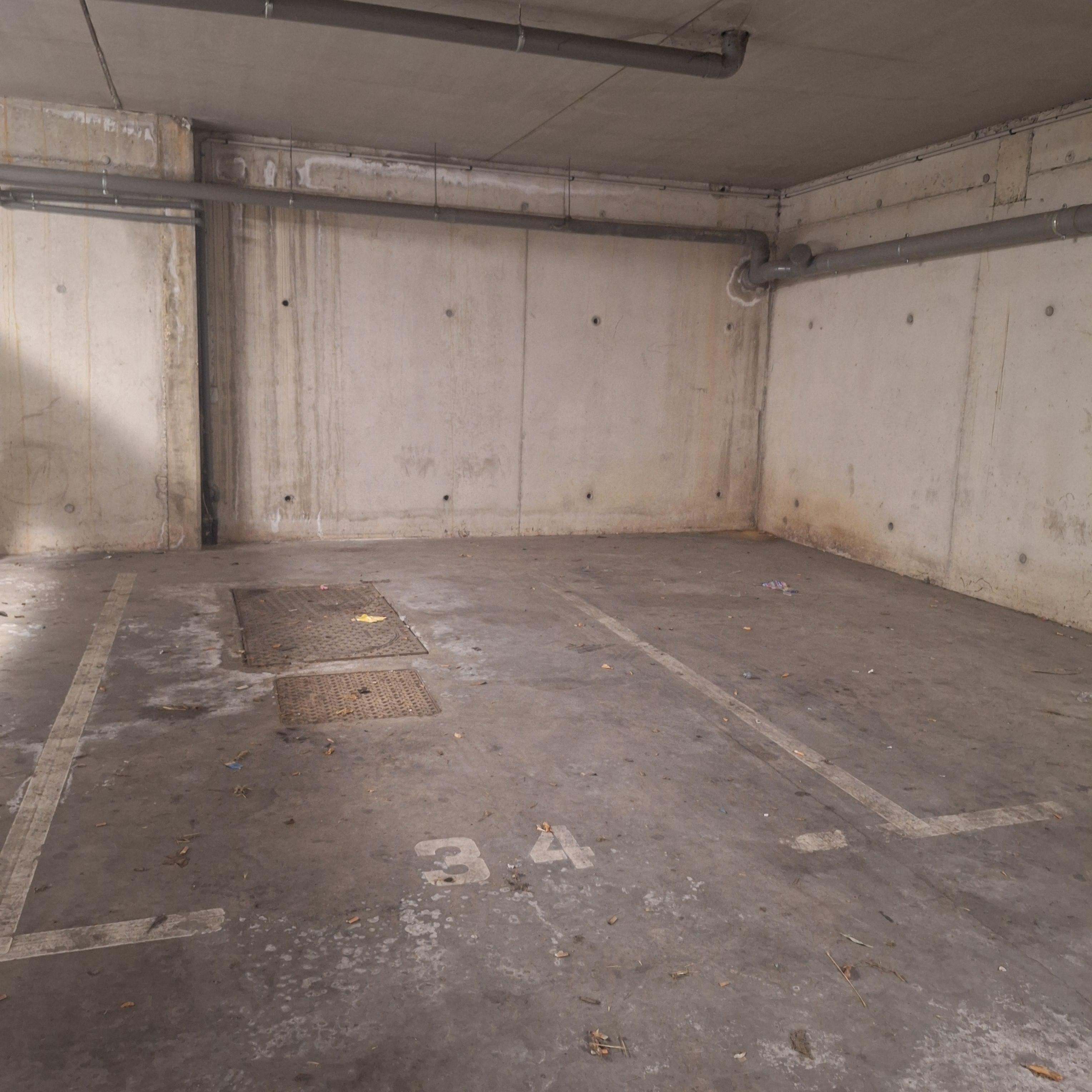 INTRA - Place de parking à louer à