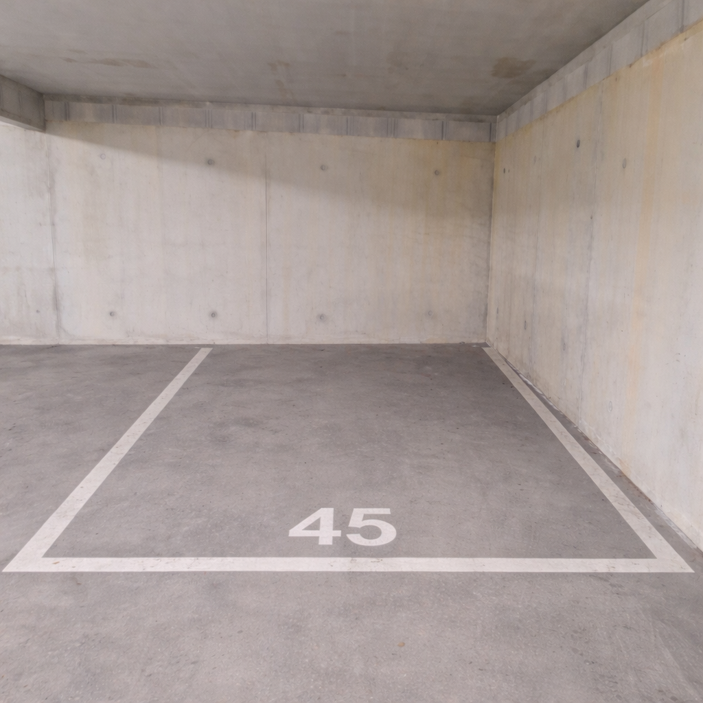 INTRA - Place de parking à louer à