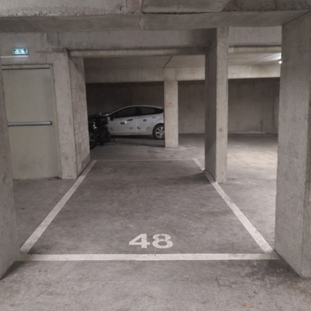 INTRA - Place de parking à louer à