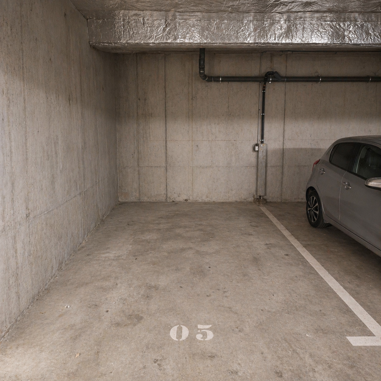 INTRA - Place de parking à louer à