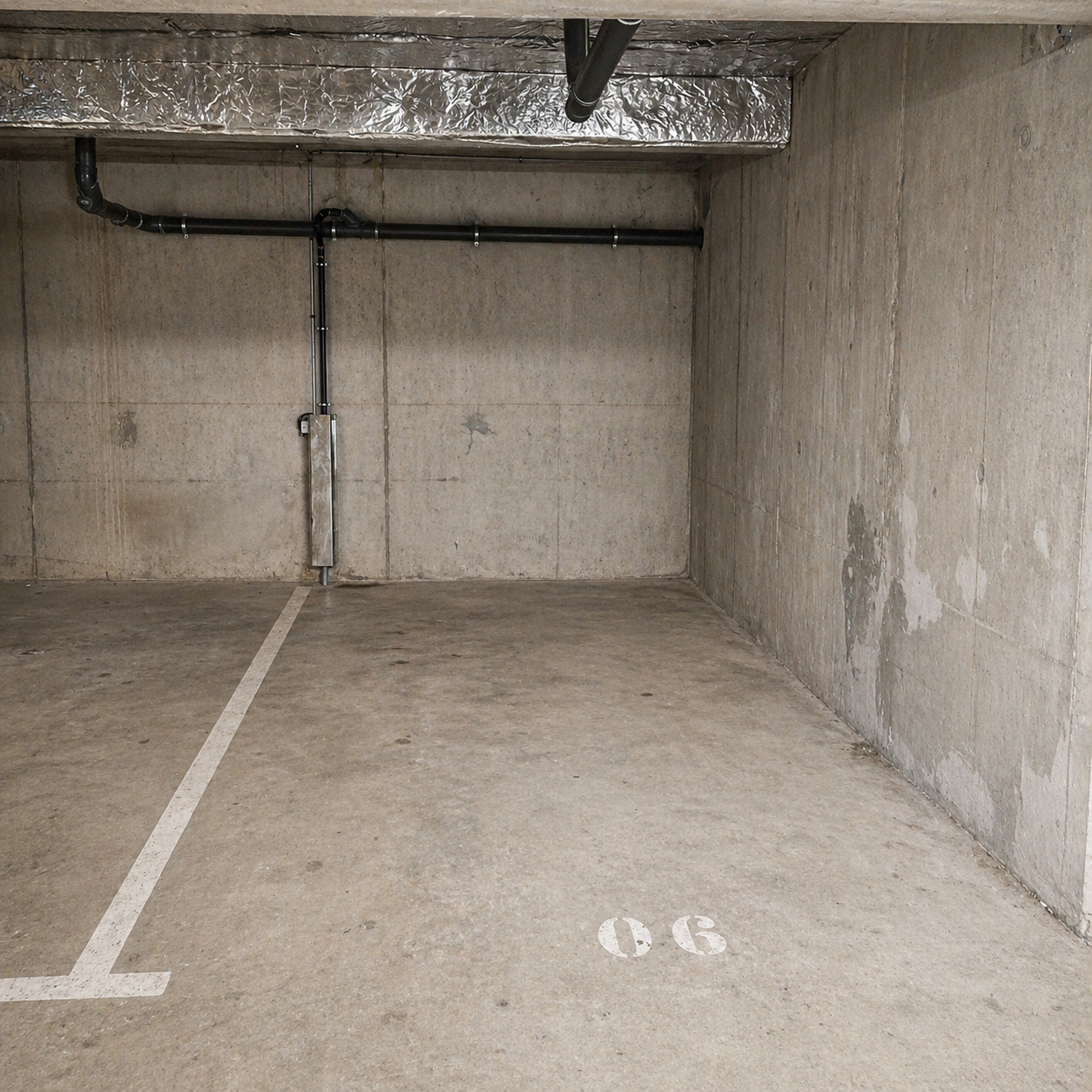 INTRA - Place de parking à louer à