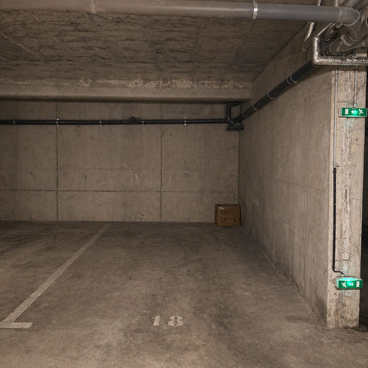 INTRA - Place de parking à louer à