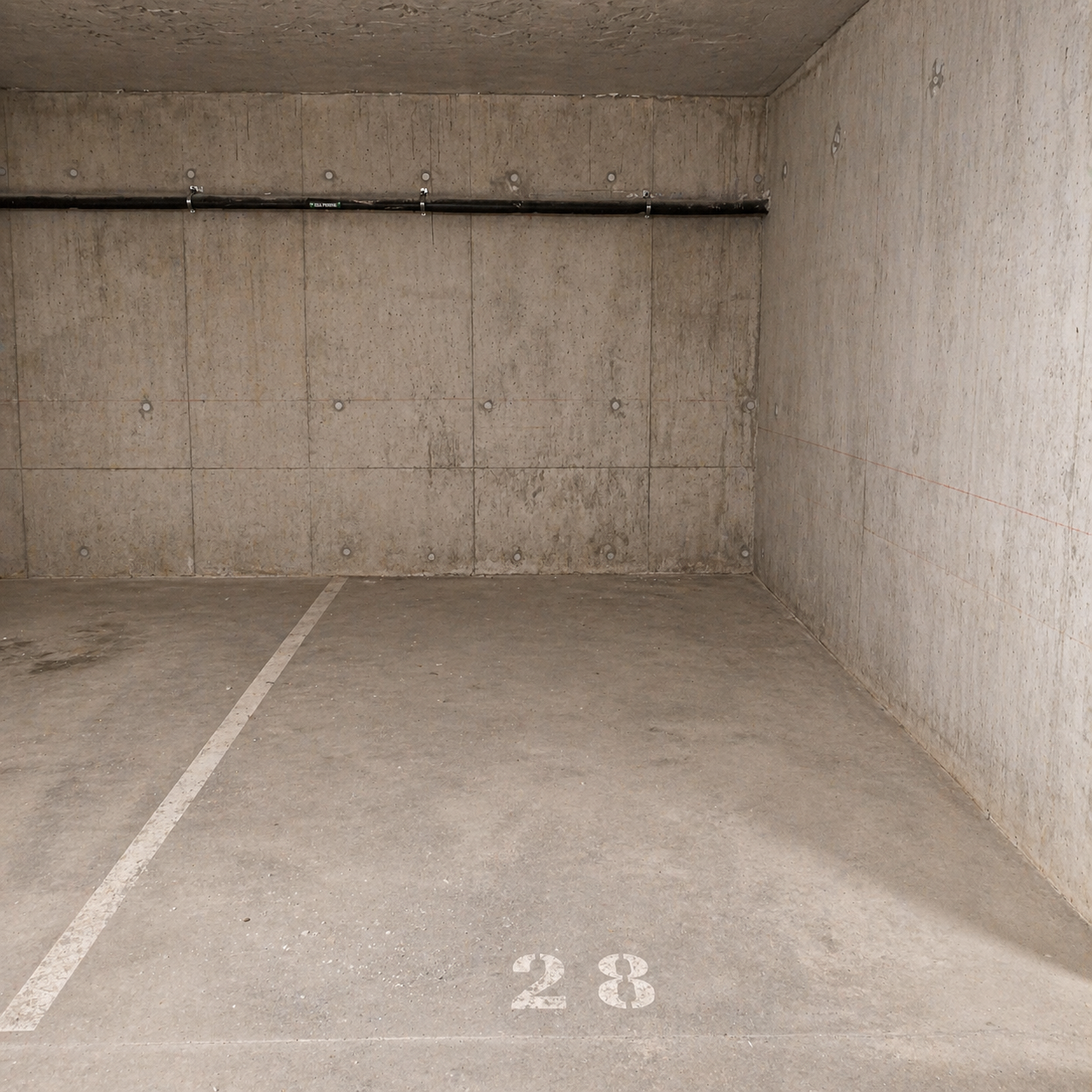 INTRA - Place de parking à louer à