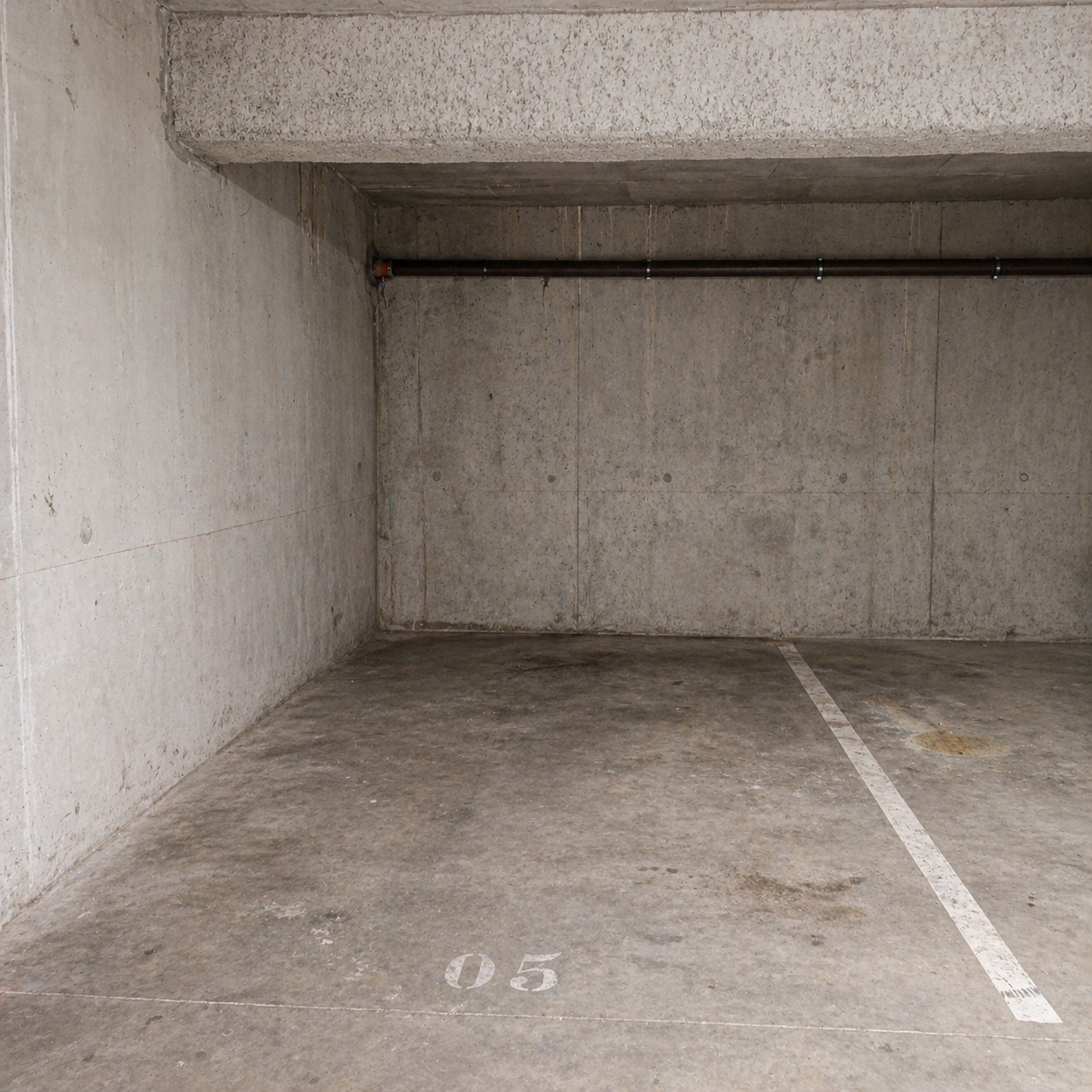 INTRA - Place de parking à louer à